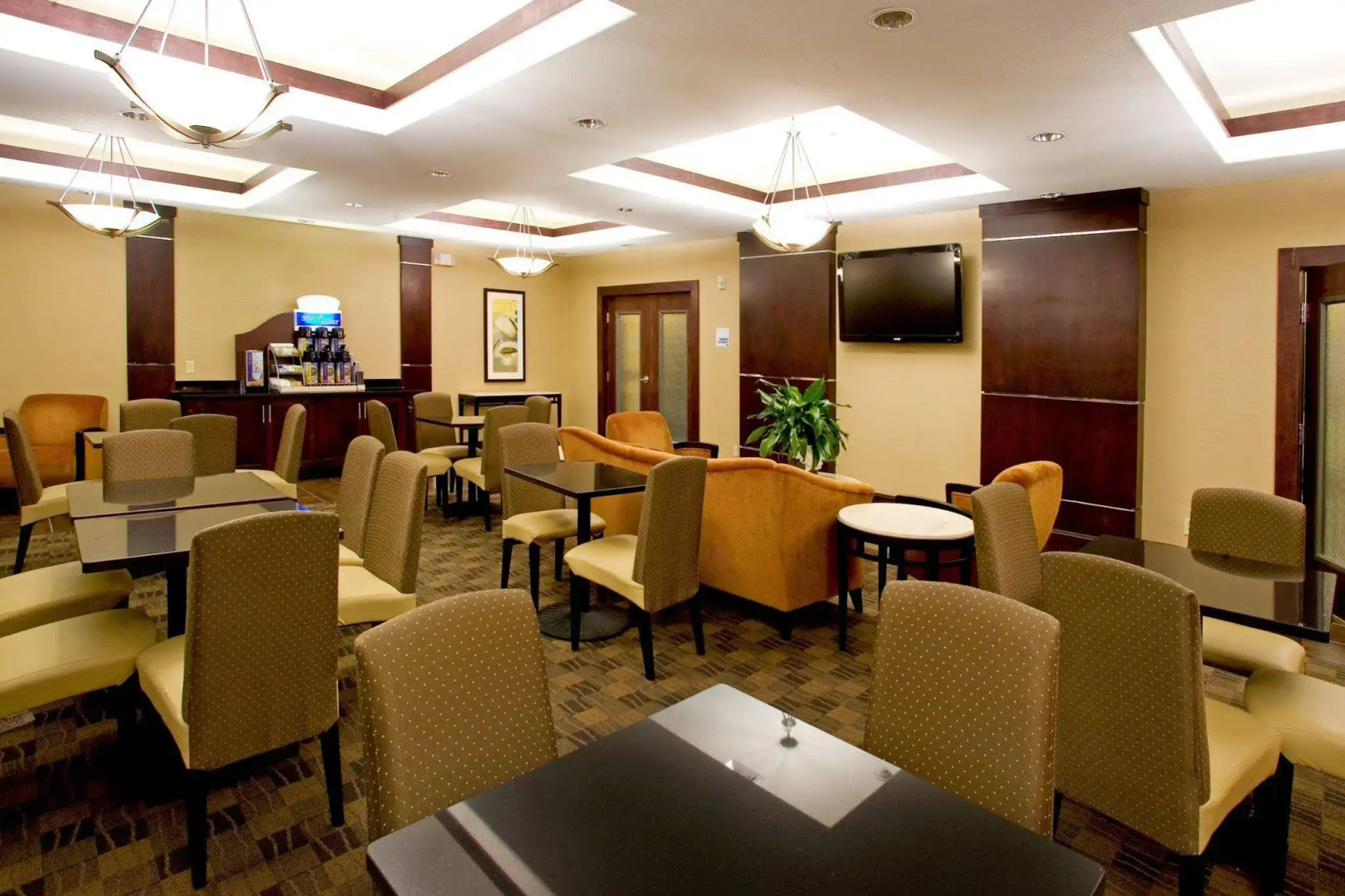 Holiday Inn Express Suites Beeville by IHG