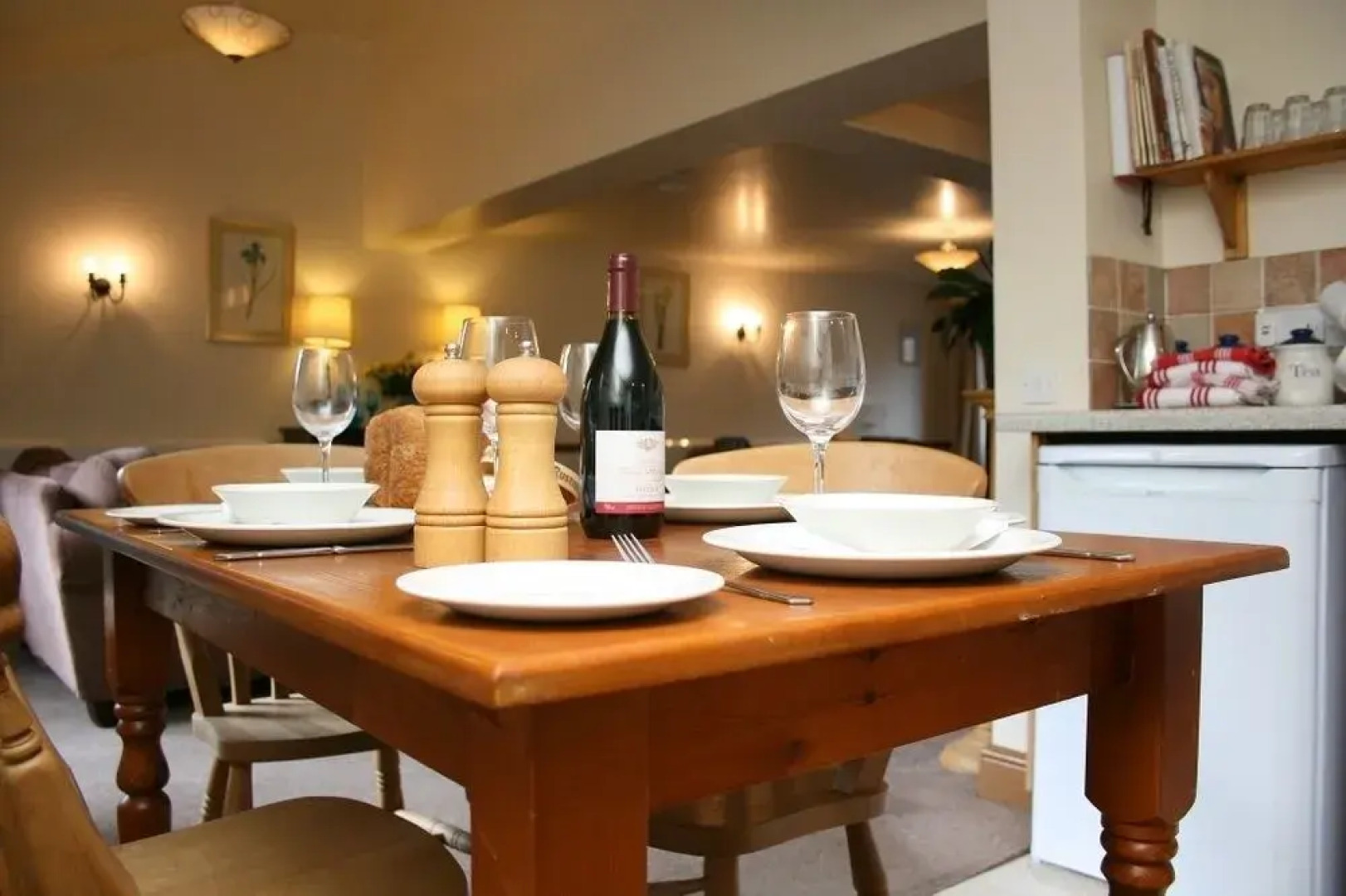 Bridge Farmhouse and Old Stables