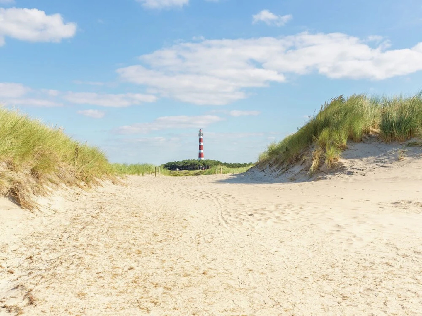 Modern Lodge With two Bath Rooms, Near the Beach