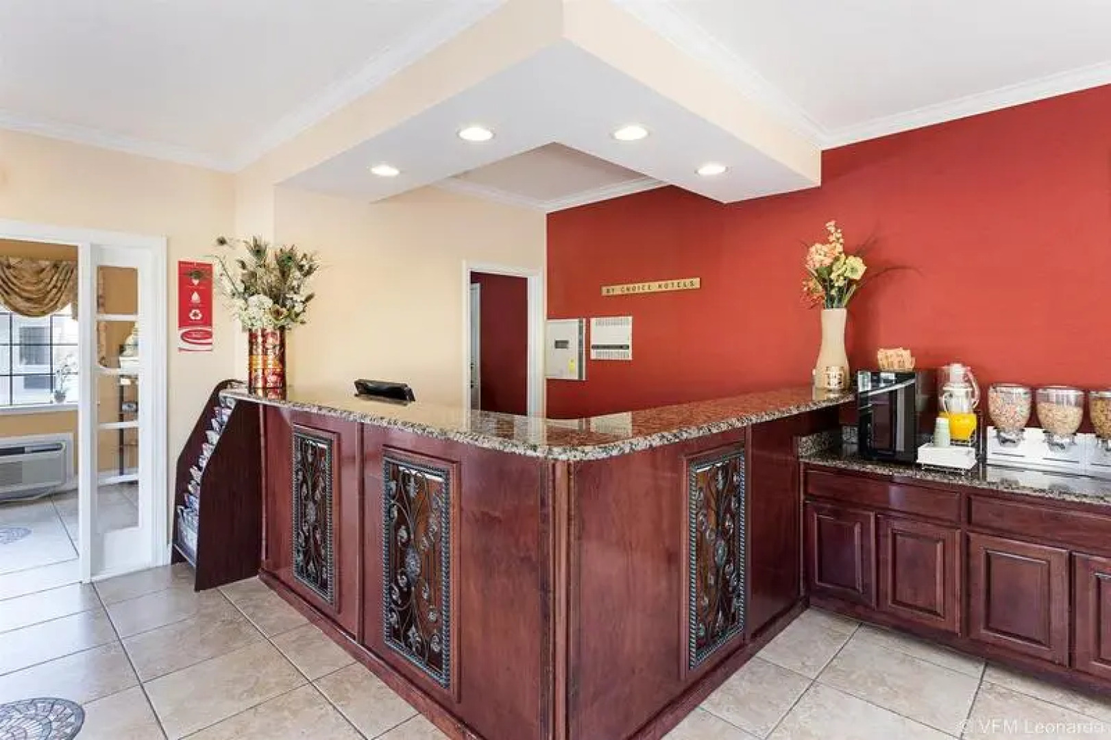 Econo Lodge Inn & Suites Memphis Area