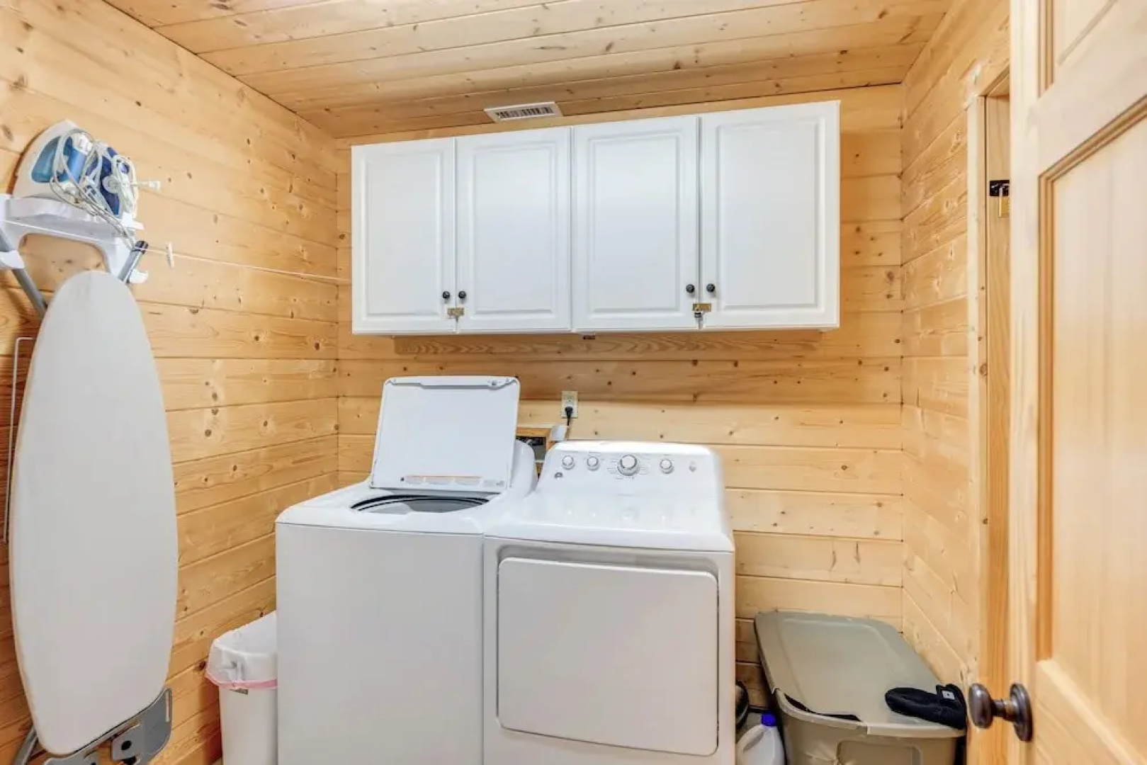 Luxury Cabin w/ Deck < 5 Miles to Sapphire Valley!