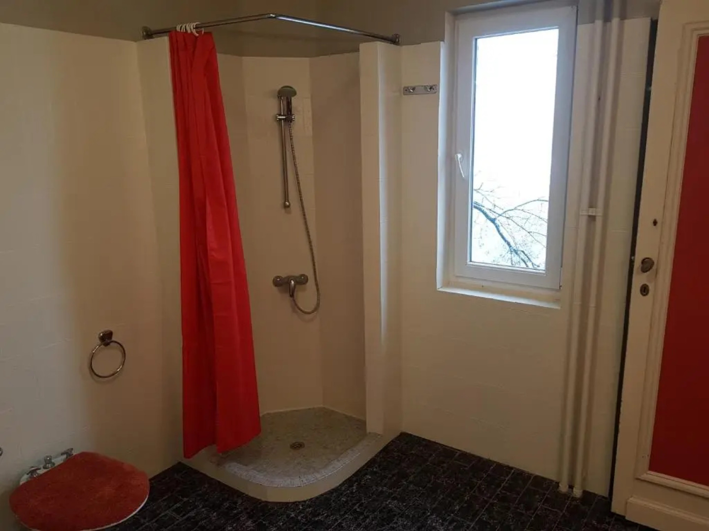 Château Lambert Hotel-Resto-Parking-Shuttle, a 1 ha green Oasis at 8 min from CRL Airport without any noise