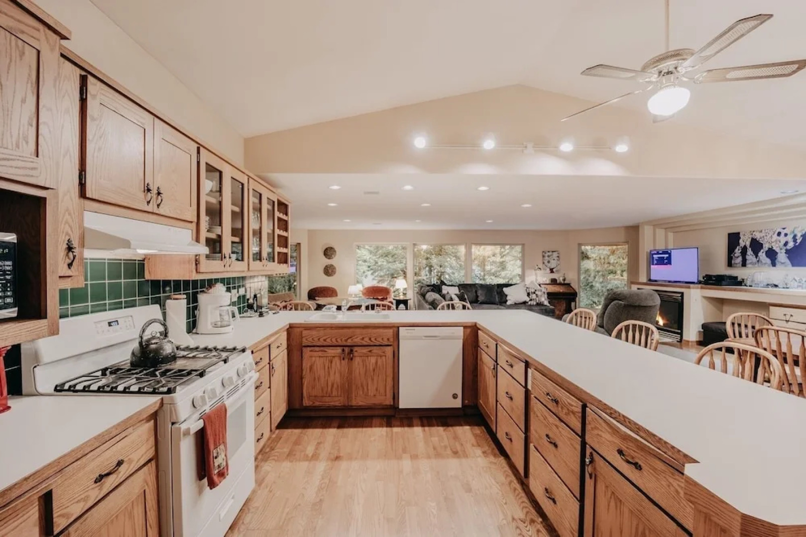 29sl - Hot Tub - Sauna - Bbq - Shuffle Board - Sleeps 11 3 Bedroom Home by Redawning