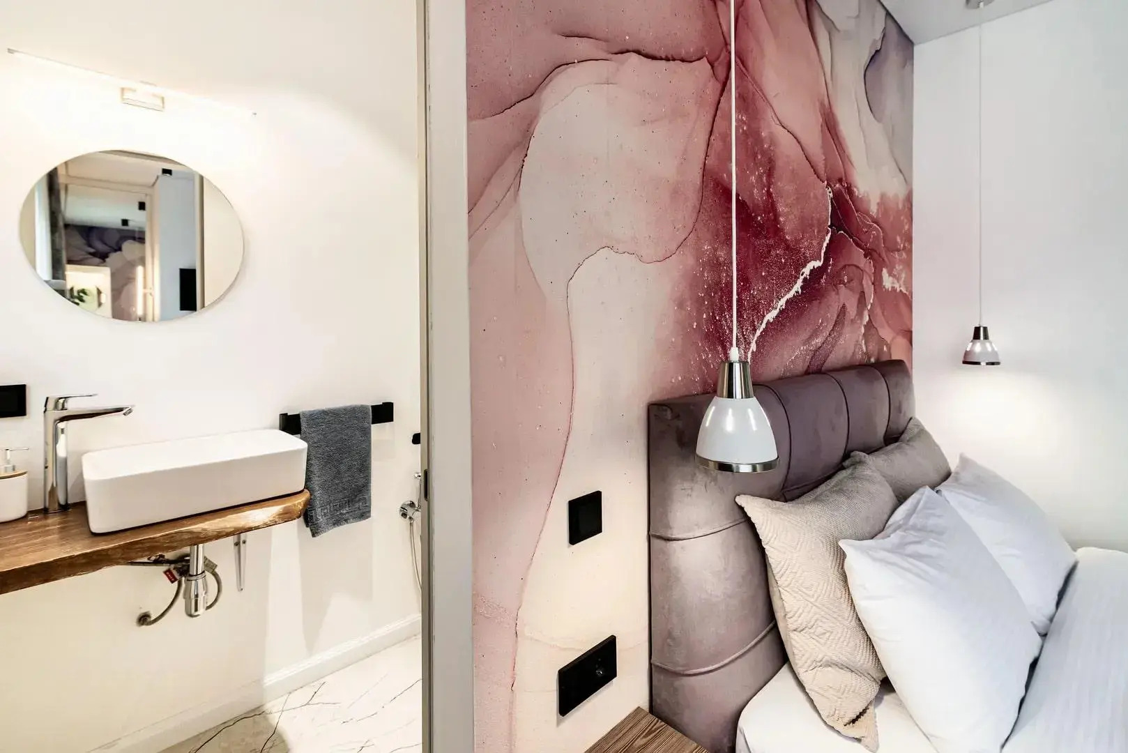 Стильный дом с теплым бассейном и сауной