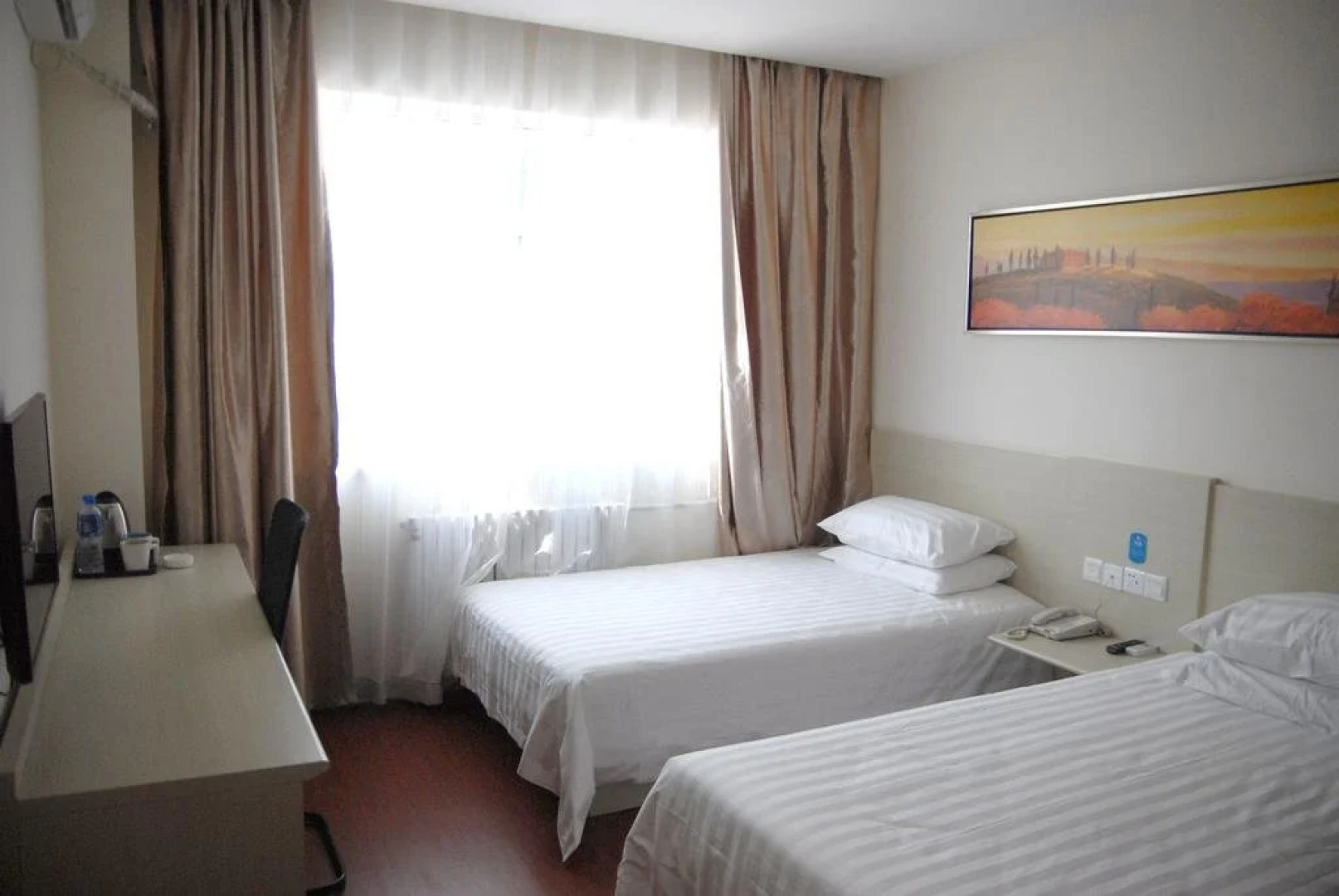 Hanting Express Yangquan Railway Station