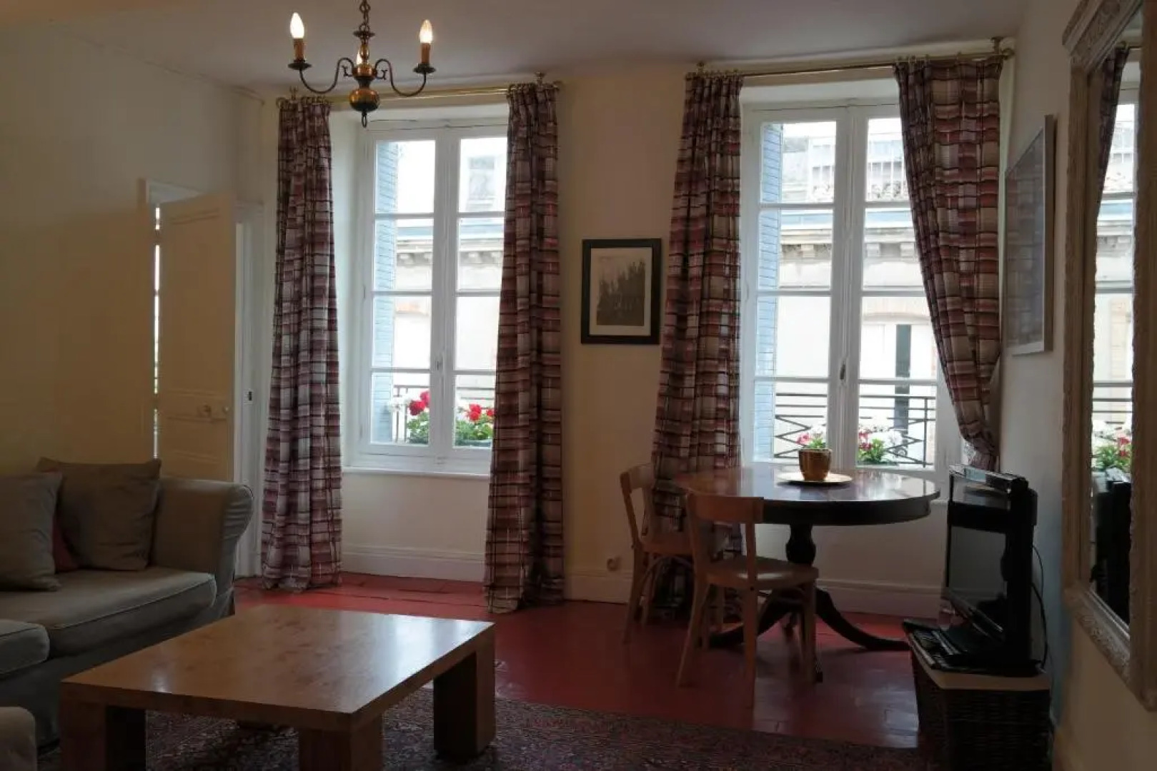Penthouse Apartment overlooking Place Carnot