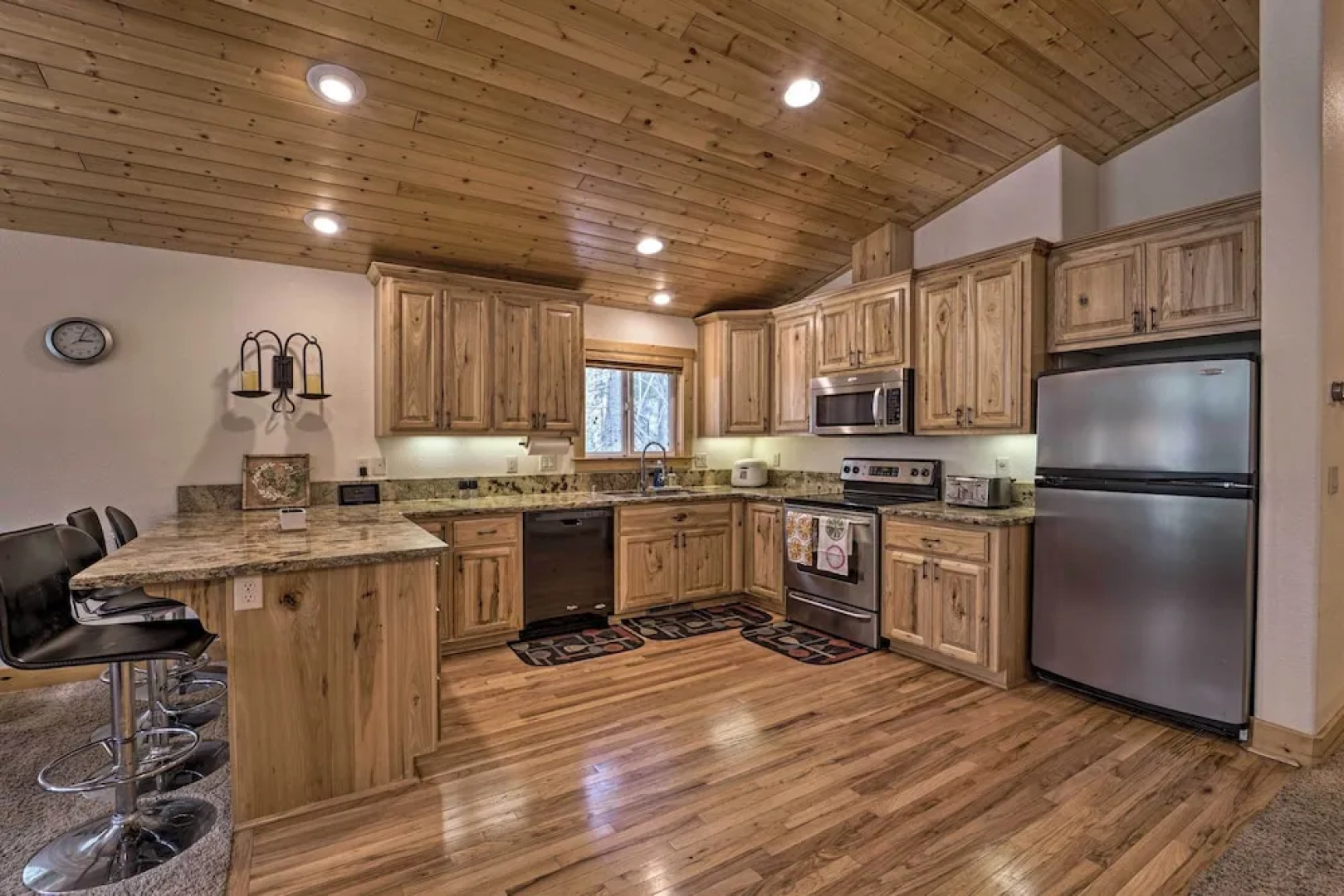 Near Donner Lake & Skiing: Soda Springs Cabin!