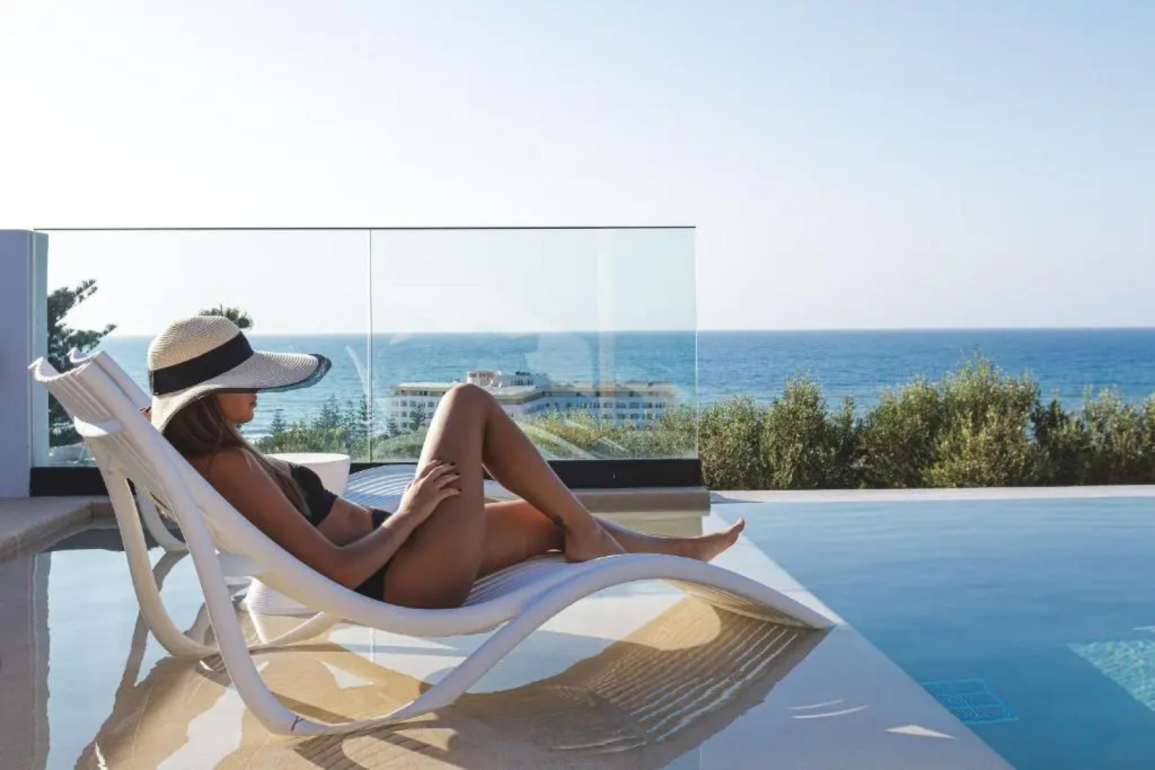 Bohemian Villas with Private Infinity Pool, Jacuzzi & Seaview, 15min from City Center