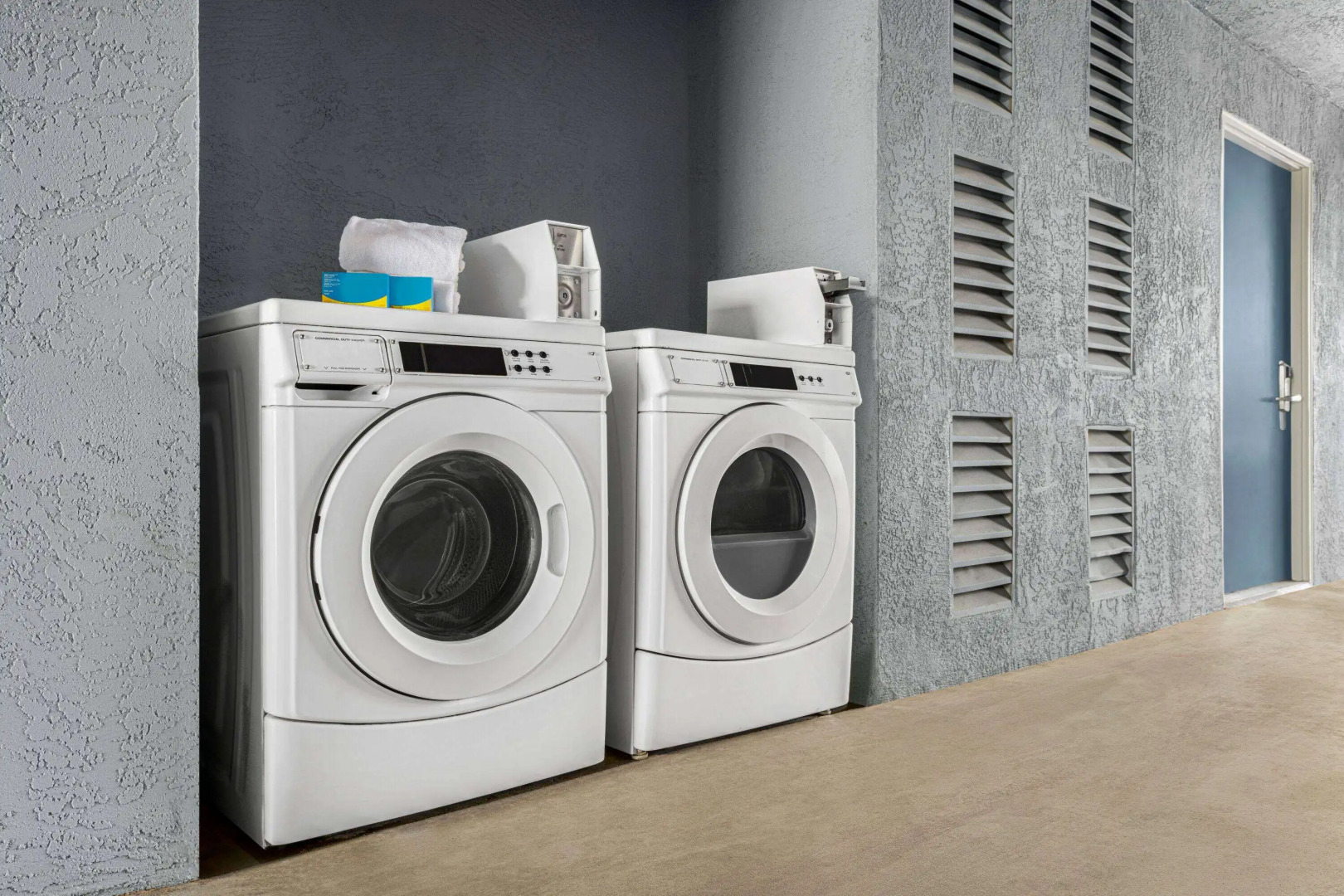 Super 8 by Wyndham Lindsay Olive Tree