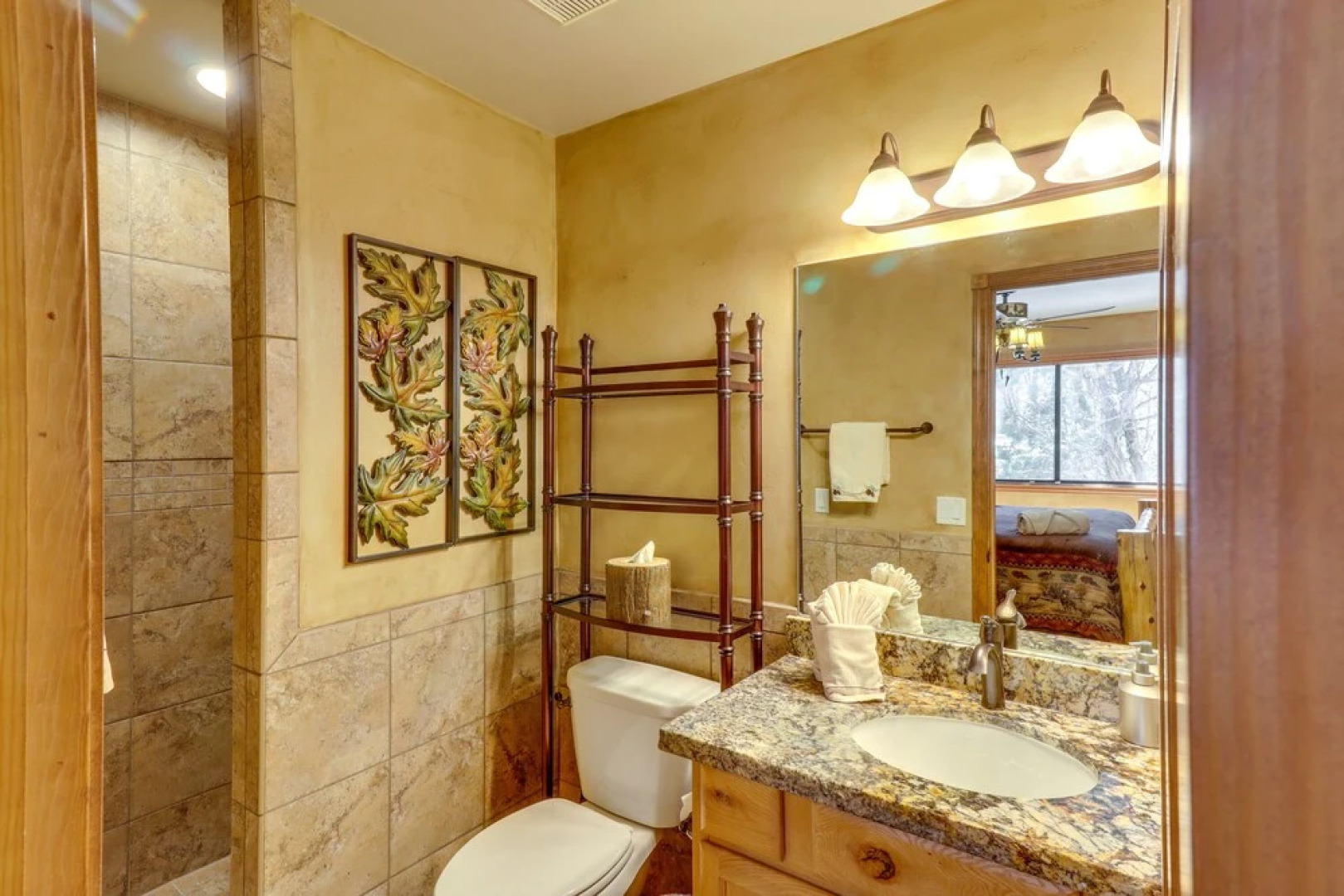 Cozy Show Low Cabin < 5 Mi to Downtown!