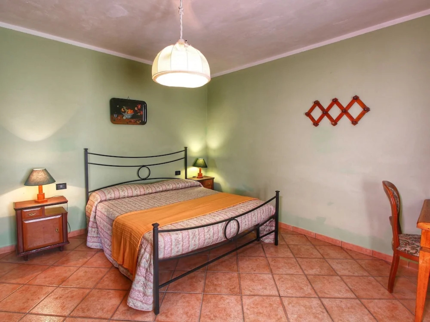 Rustic Apartment in Caprese Michelangelo near Lake