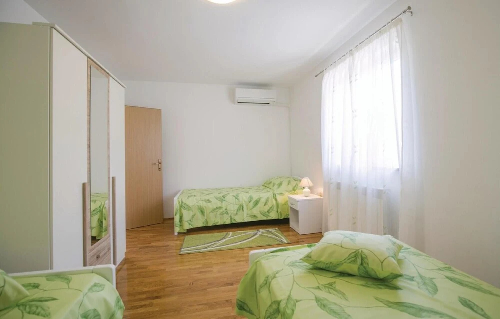 Amazing Home in Drenje With Wifi and 4 Bedrooms