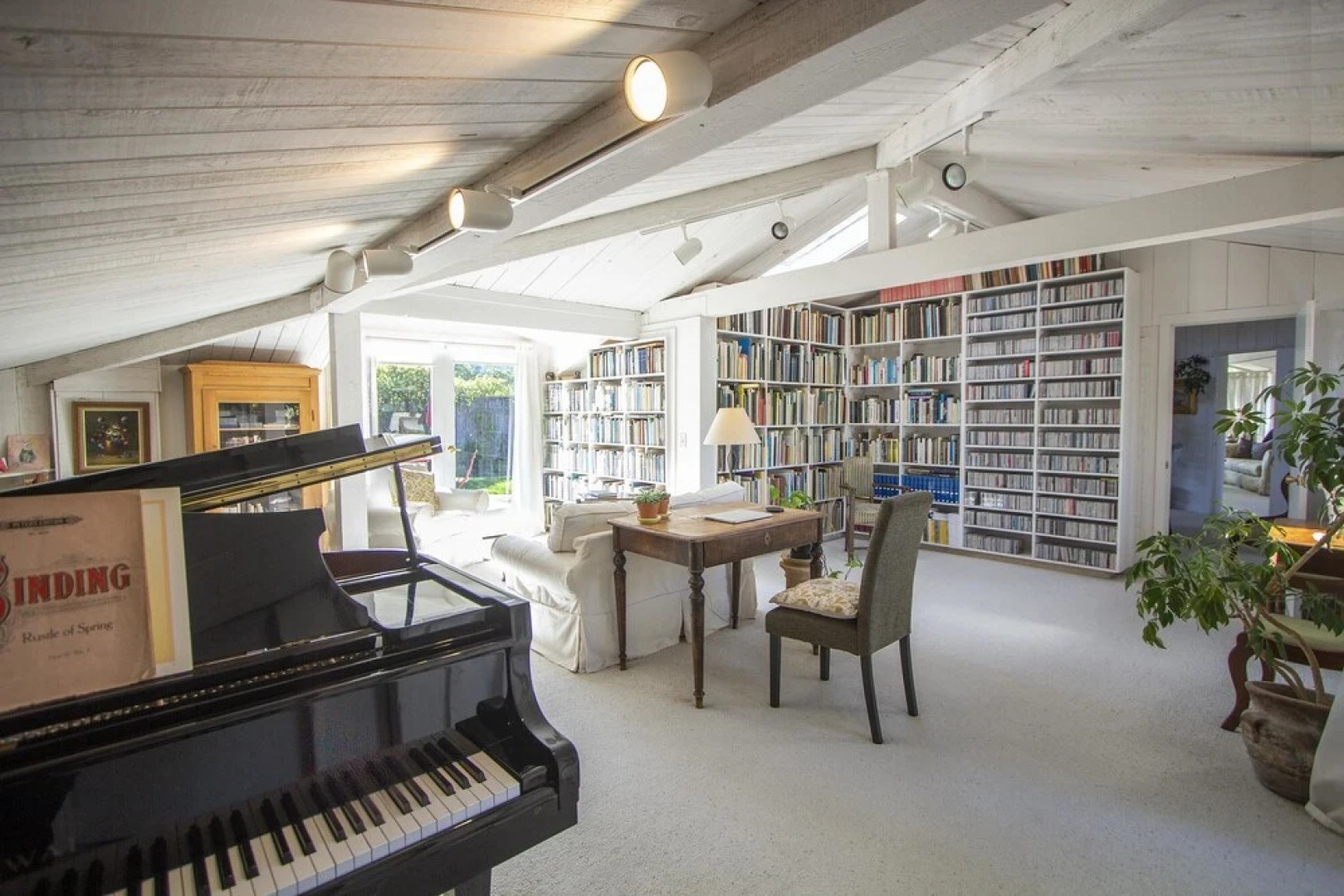 "Pepper Tree Cottage" Panoramic Views of Carmel Valley, Walking Distance to the Village