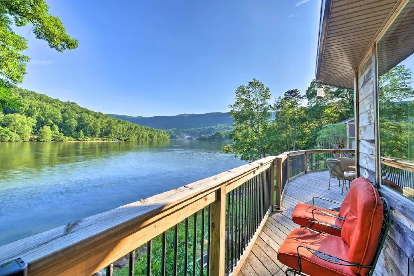 Tenn River Cabin w/ Hot Tub - 10 Mi to Chattanooga