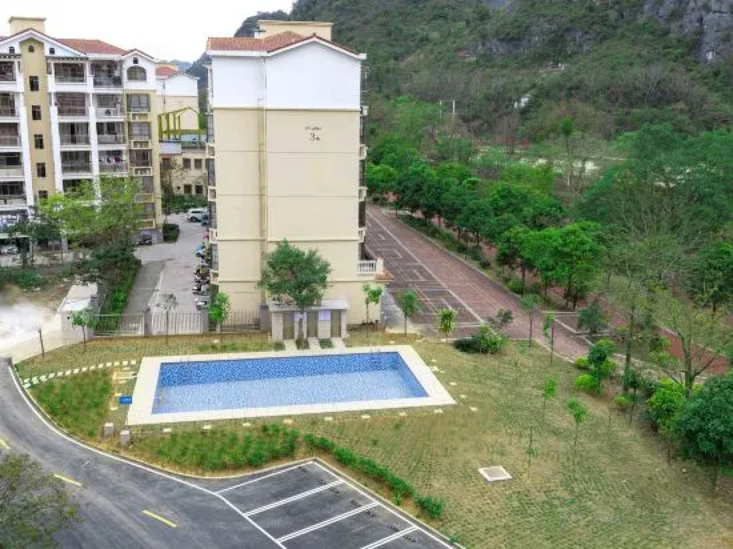 Yijing Guanlan Hotel