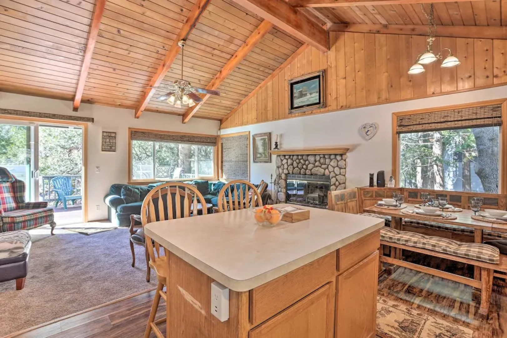 Delightful Family Cabin: Walk to Lake Gregory!