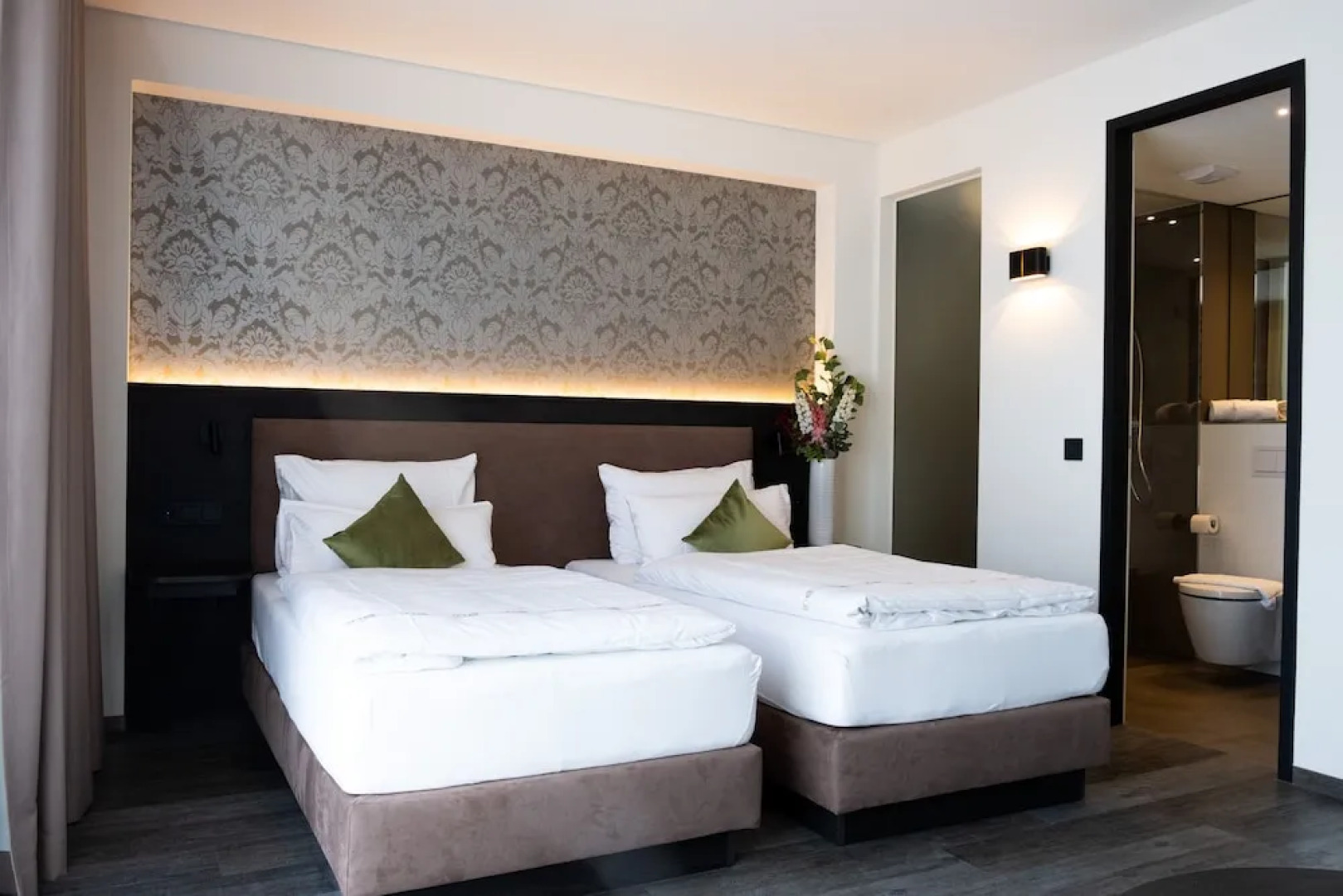 in2 The Boardinghouse