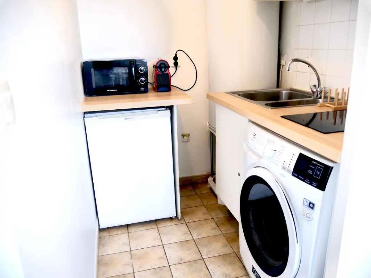 Le Petit Soleil de Corbeil (Adults Only)