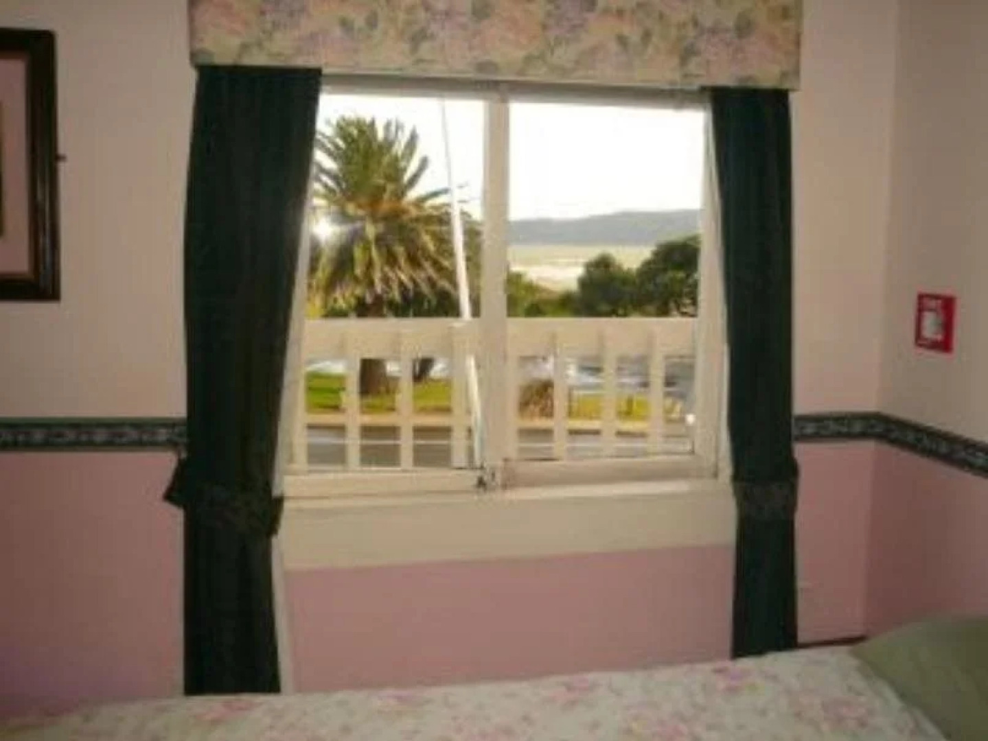 Barnacles Seaside Inn - Hostel