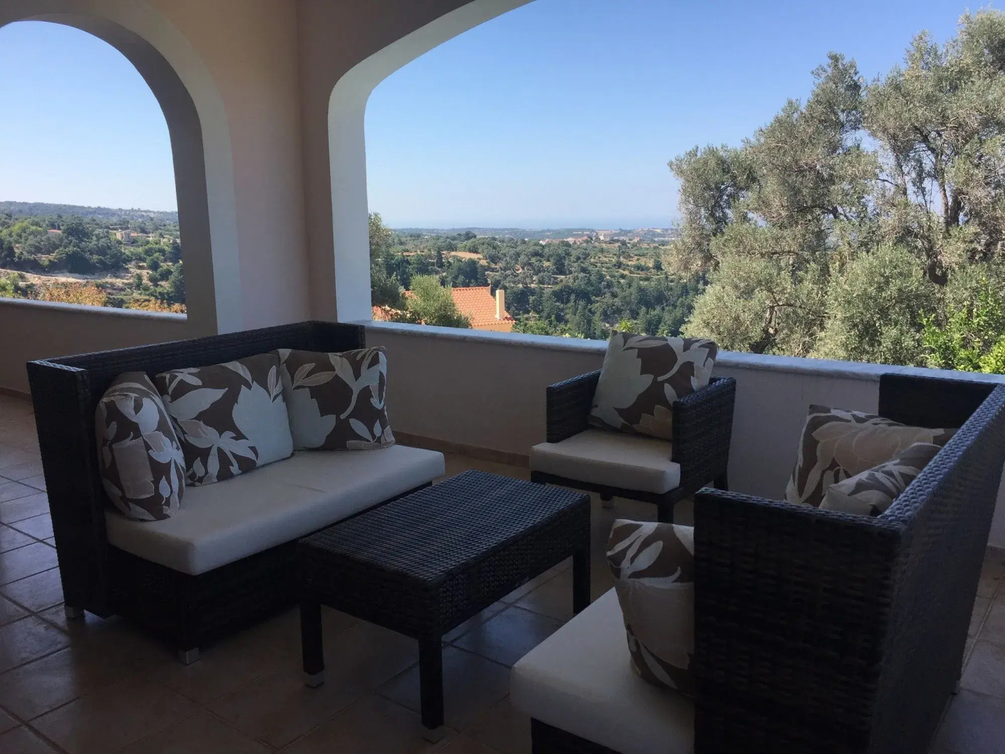 Dim Art Traditional Villa