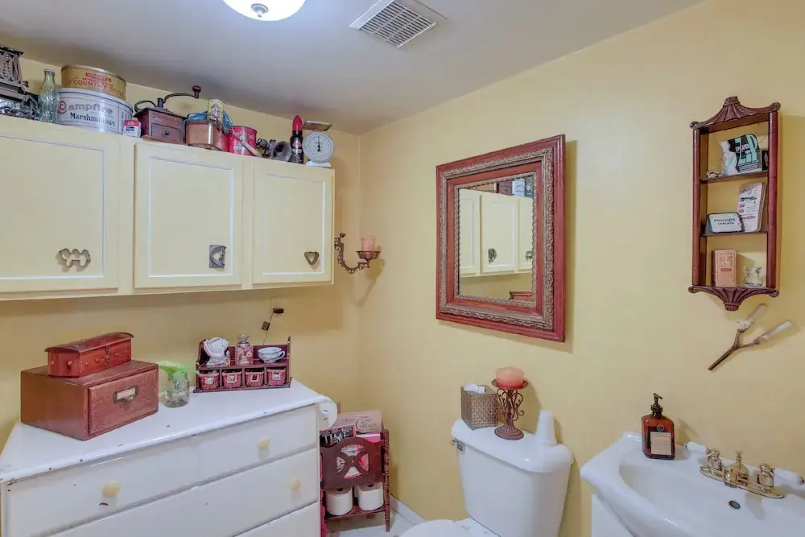 Historic Home w/ Sunroom - 5 Mi to Lambeau Field!