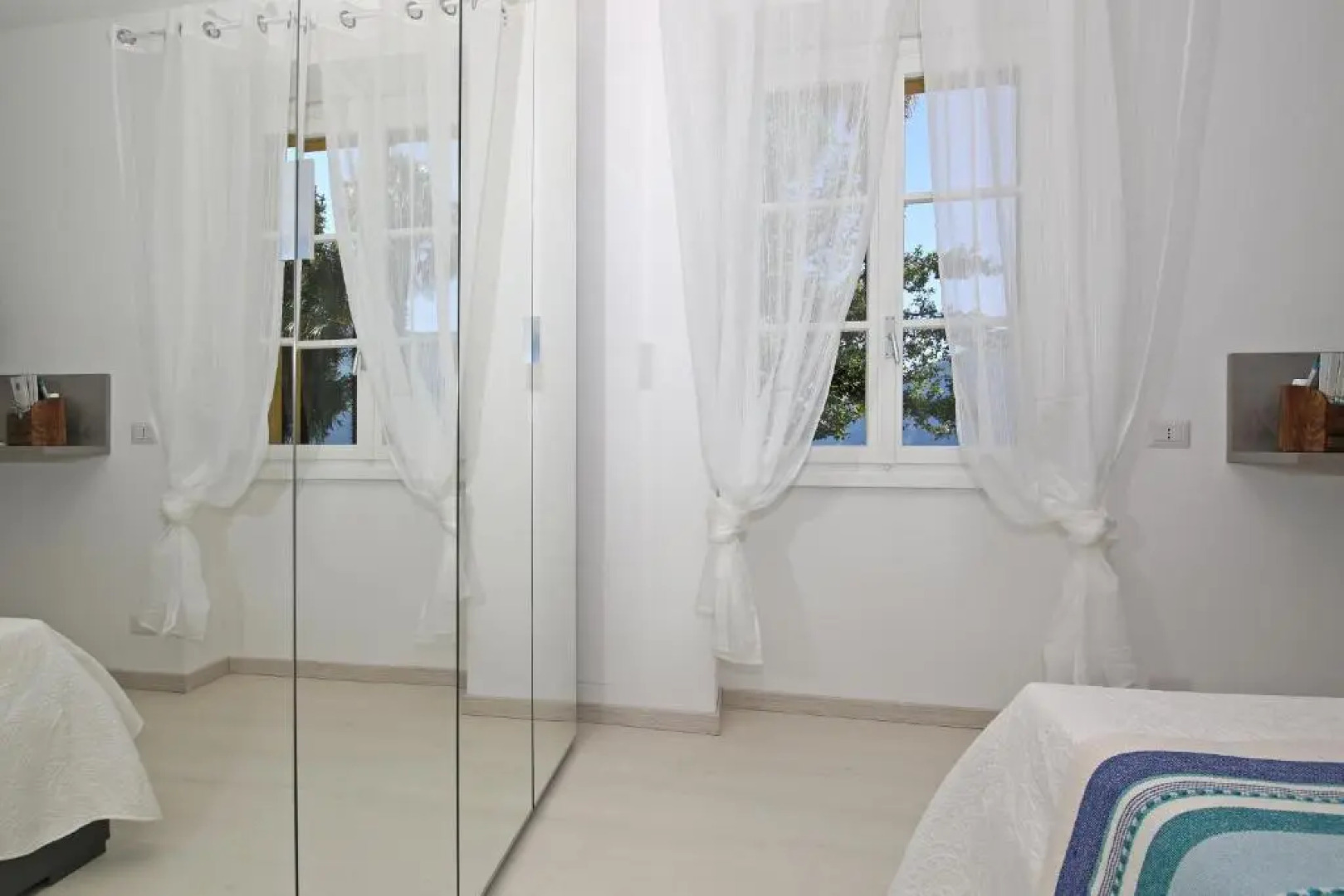 Apartment A lago, private beach and parking