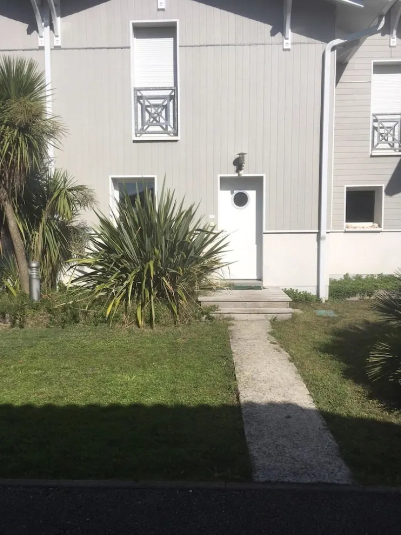 Maison vue mer au port de Meyran