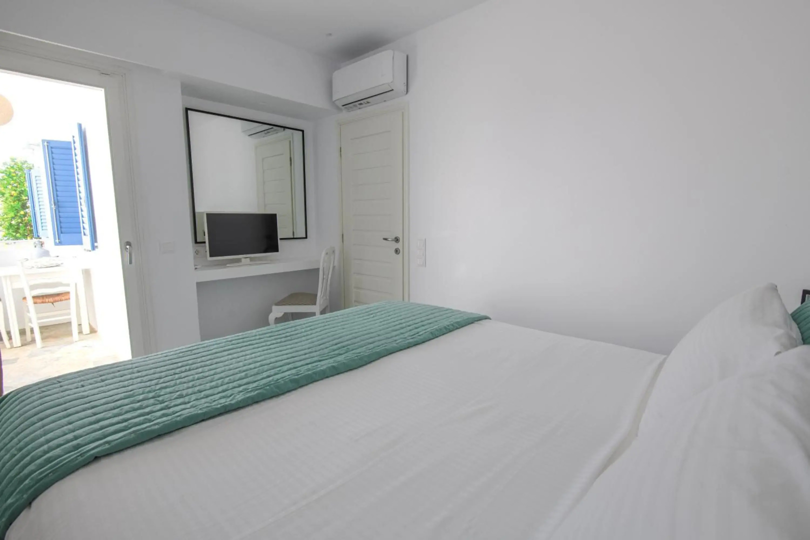 Alexandros Suites & Apartments