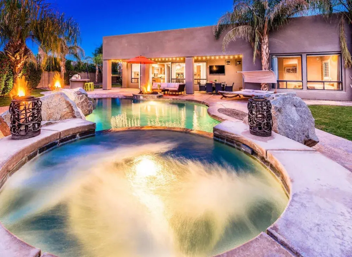 Whispering Palms by AvantStay | WALK TO COACHELLA | Pool & Hot Tub | Sleeps 16!