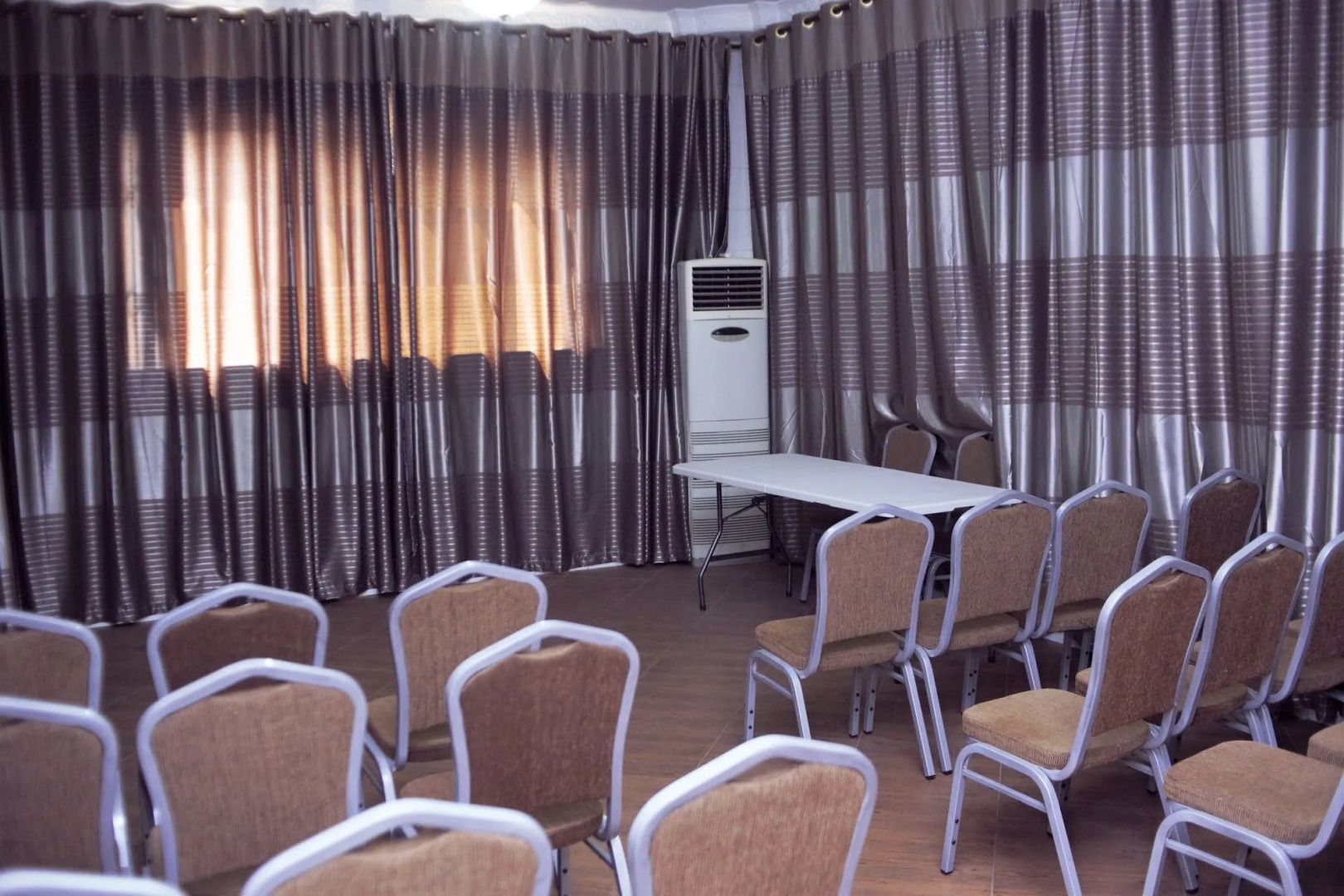 Kingsbridge Royale Hotel