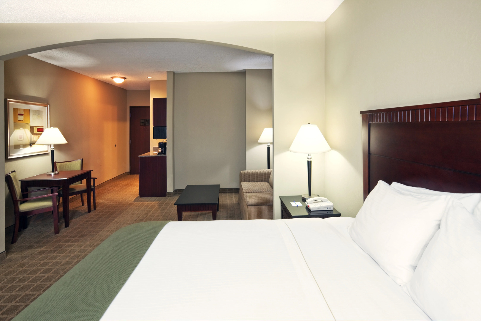 Holiday Inn Express & Suites Shawnee by IHG