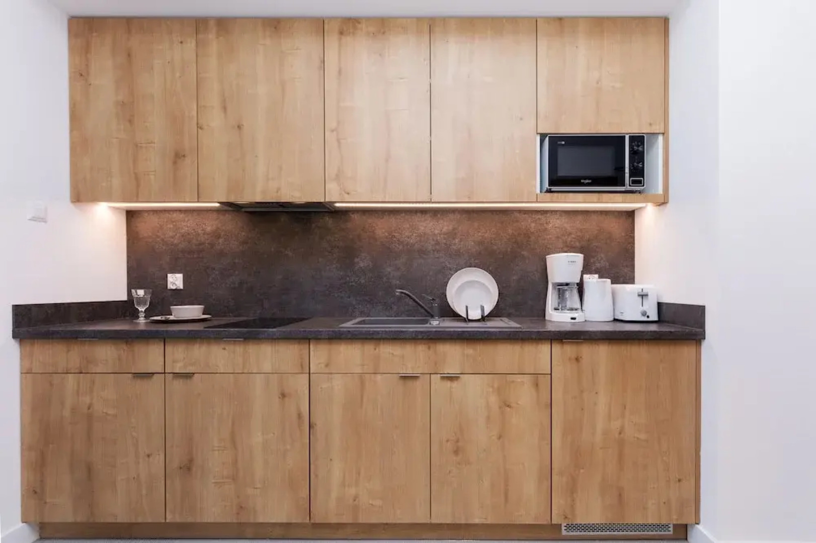 Aquamarina Prima Apartments by Renters