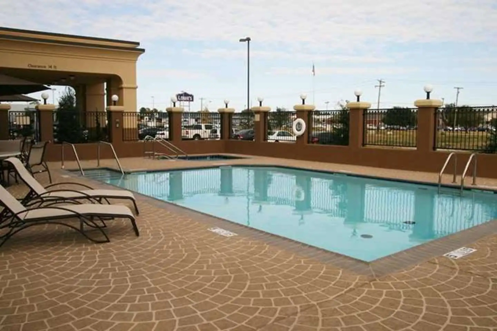 Durant Inn & Suites
