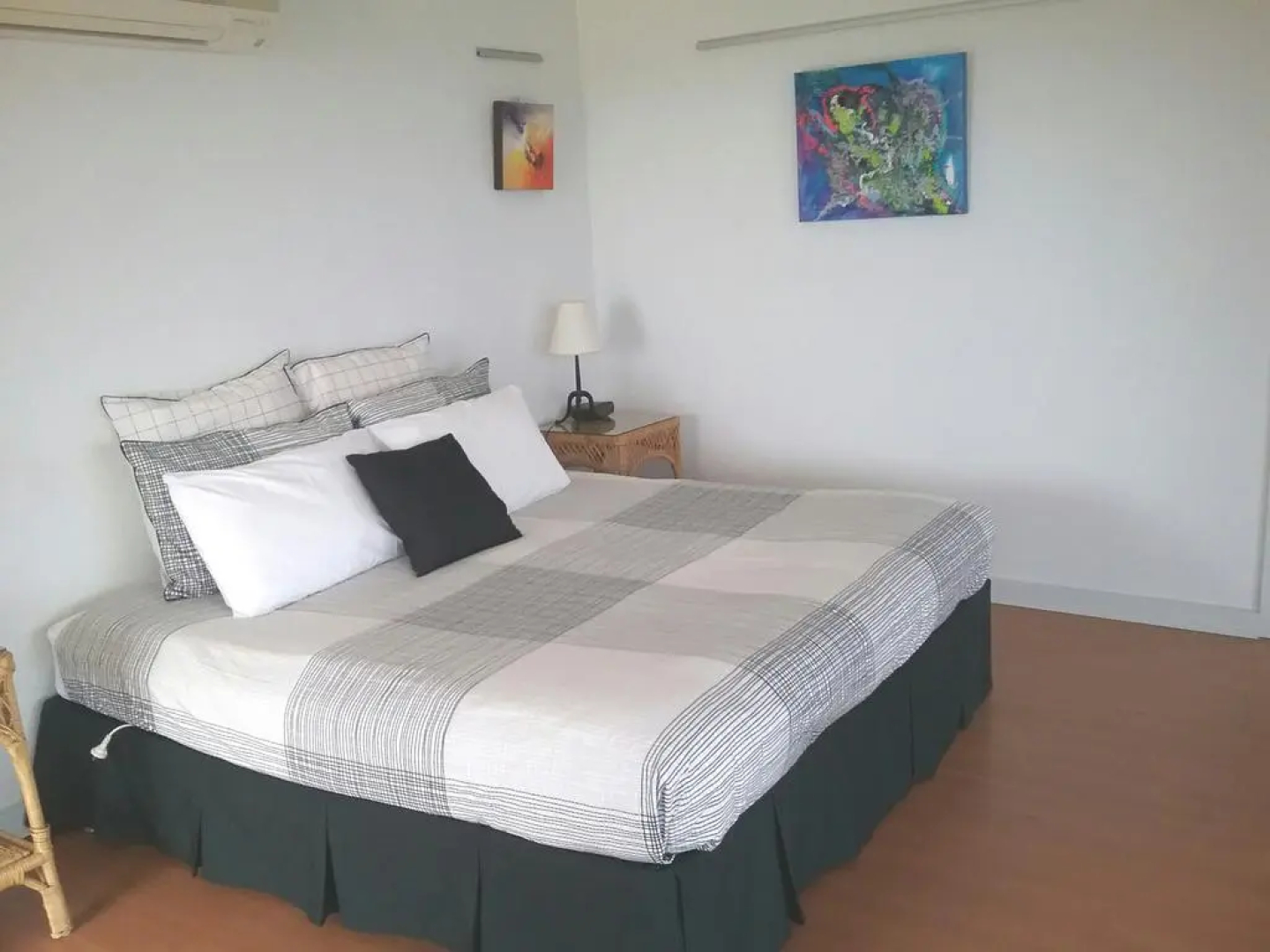 Mt Surmon Wines/Scarlattis Gallery/The Retreat