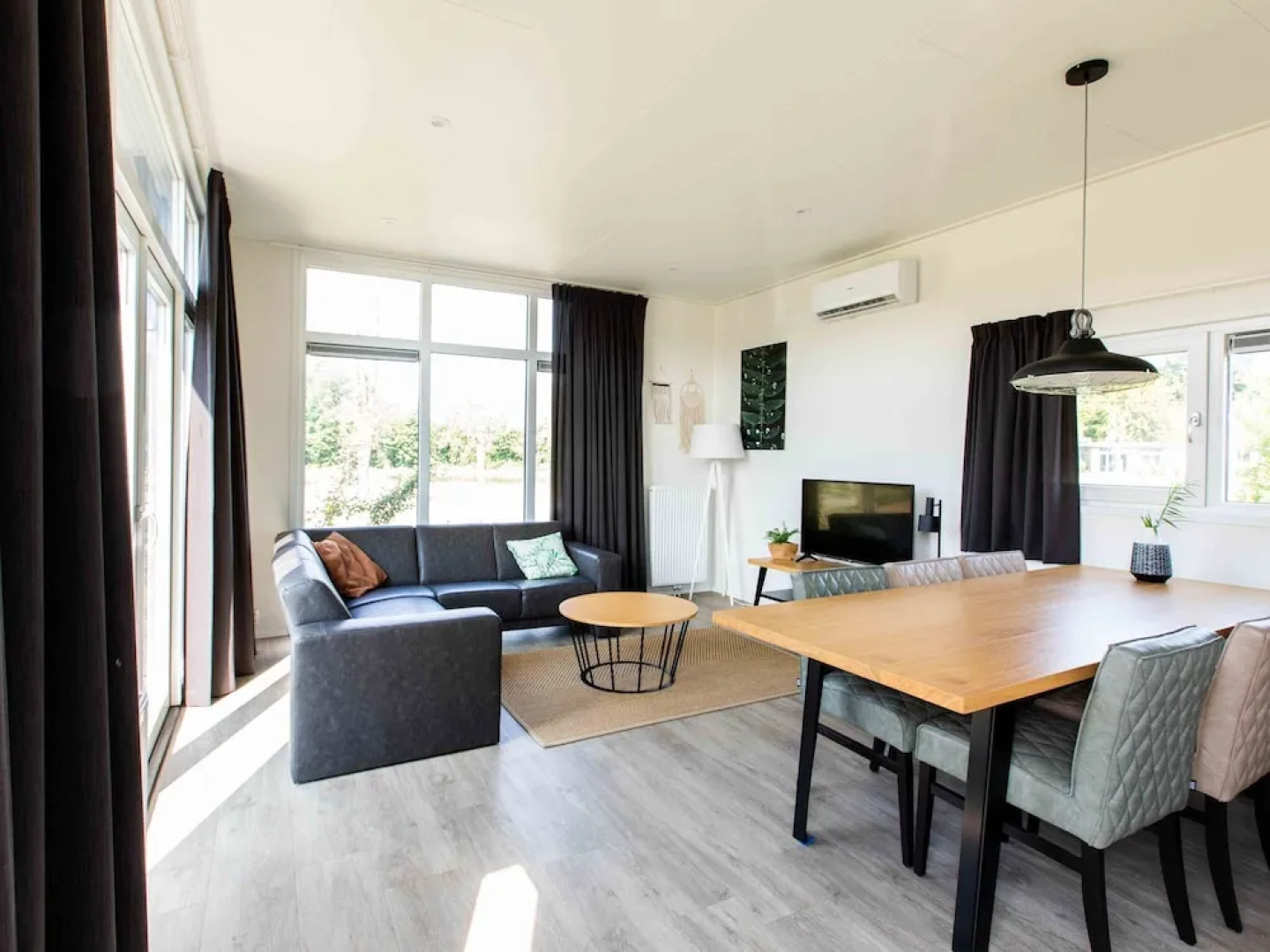 Luxurious Chalet with Outdoor Sauna, 5 Km. From Valkenburg