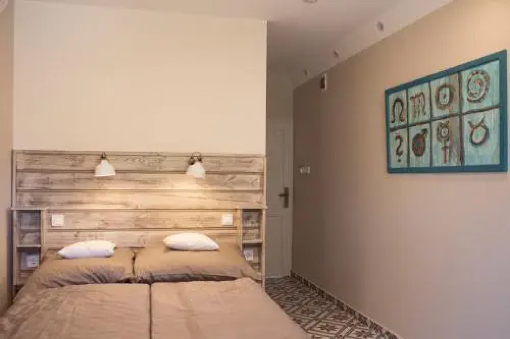 Fészek -Étel és Hotel-