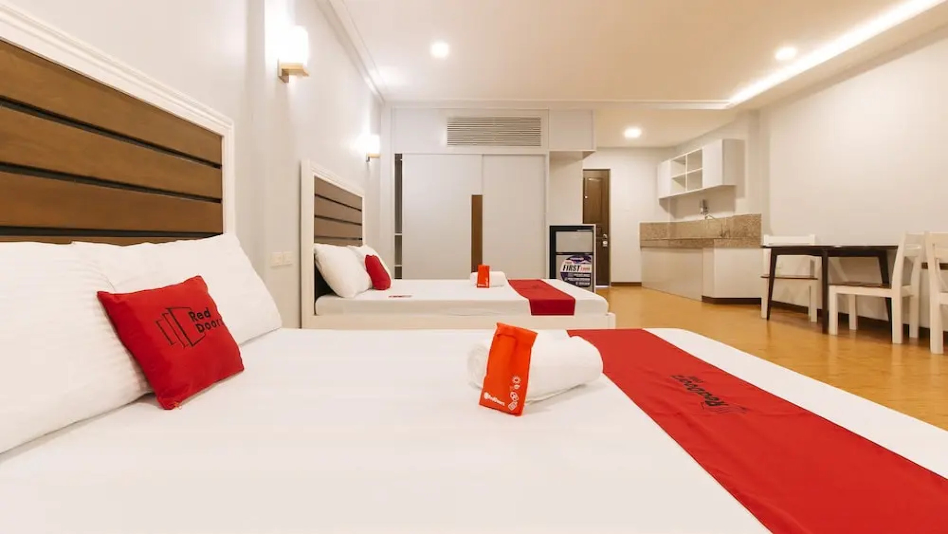 RedDoorz Premium @ Trece Indang Road