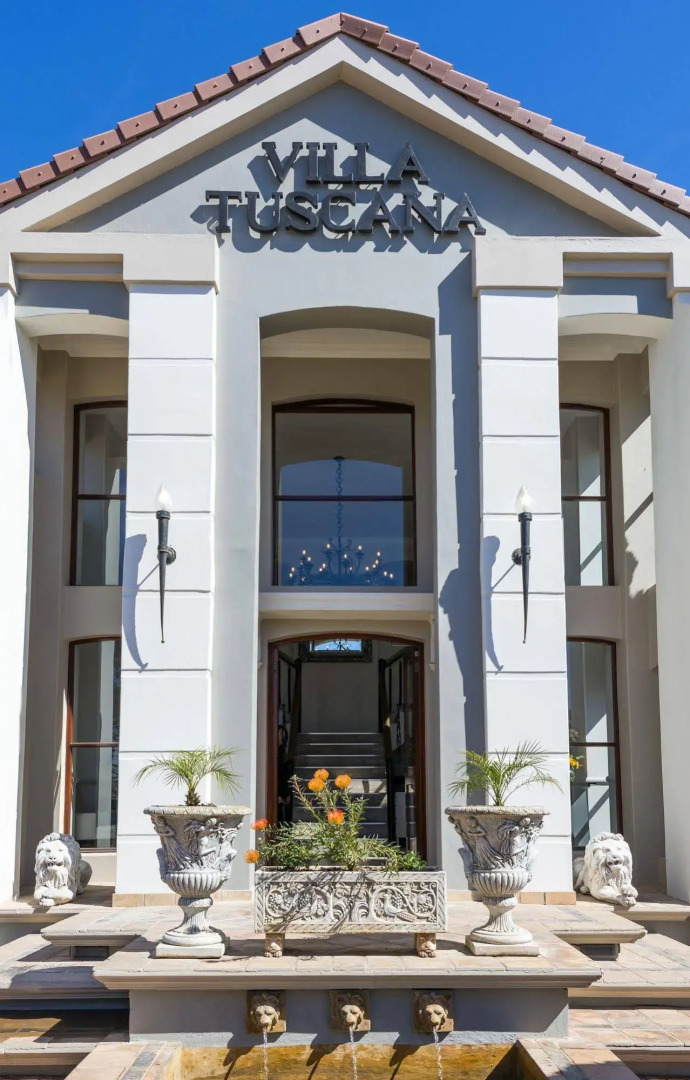 Villa Tuscana By Mantis