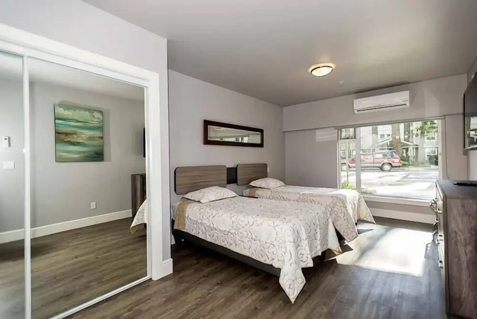 SoLo Suites