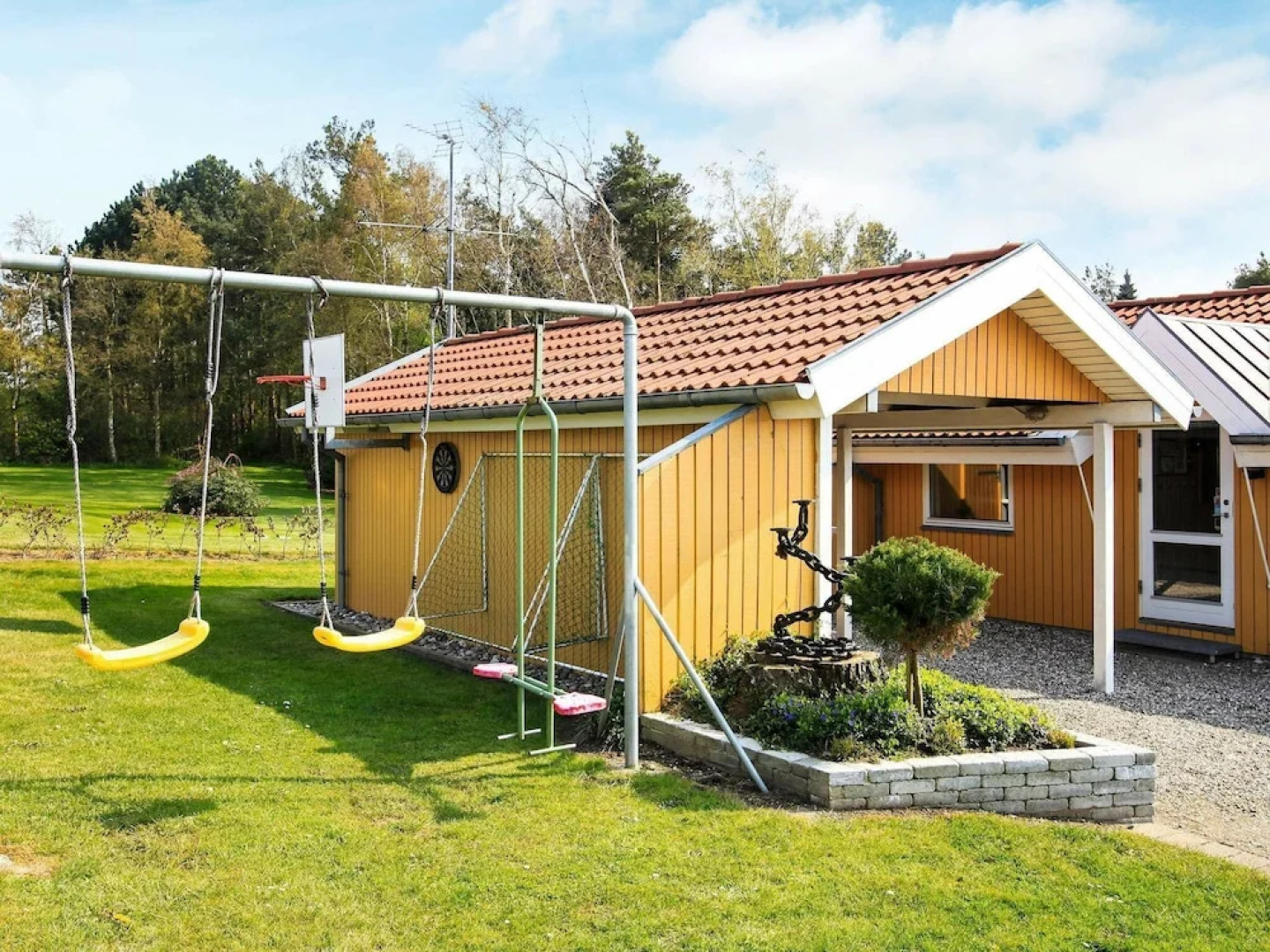 Modern Holiday Home in Millinge Near Sea