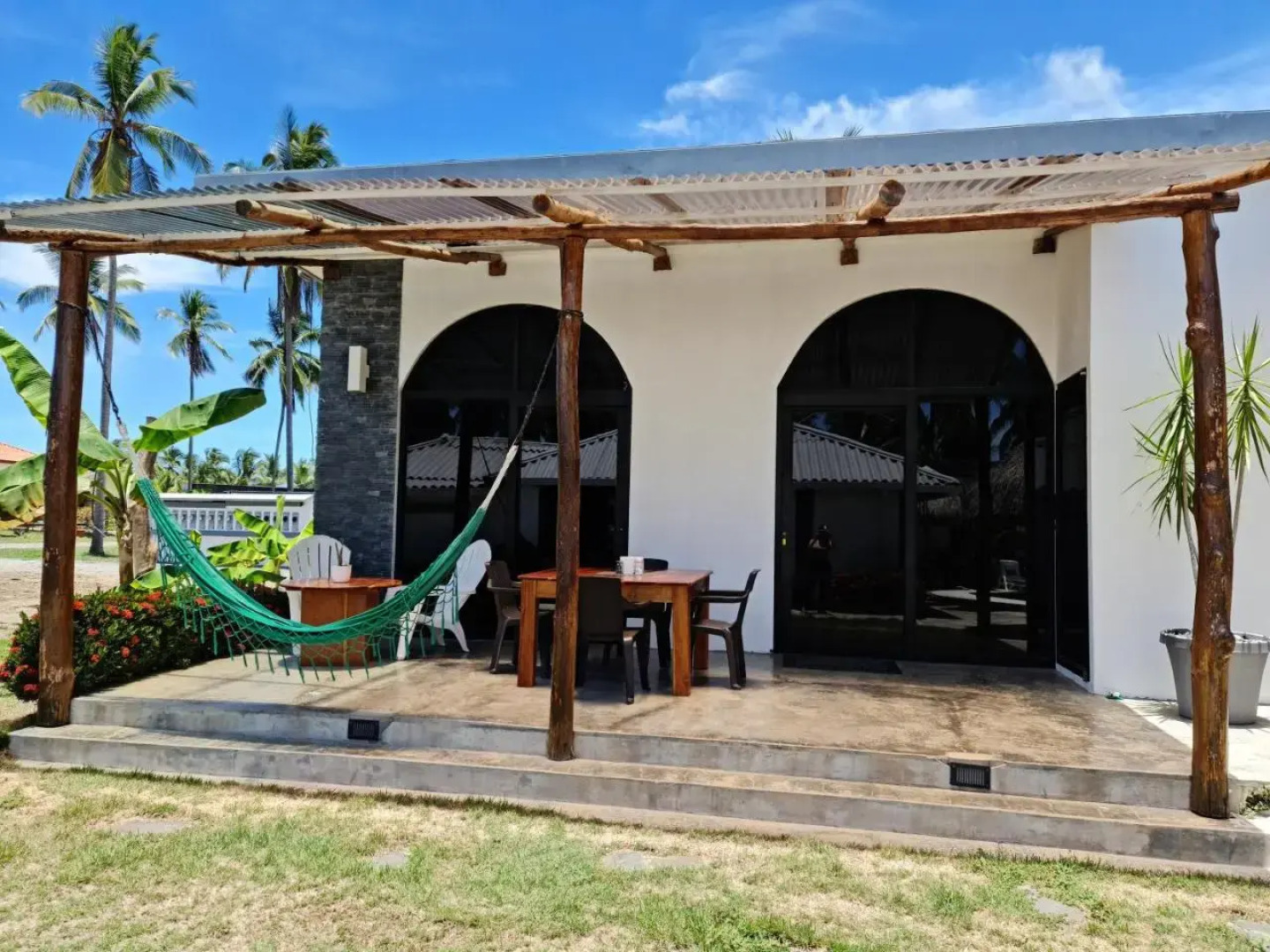 Show Pony Beach Resort and Suites