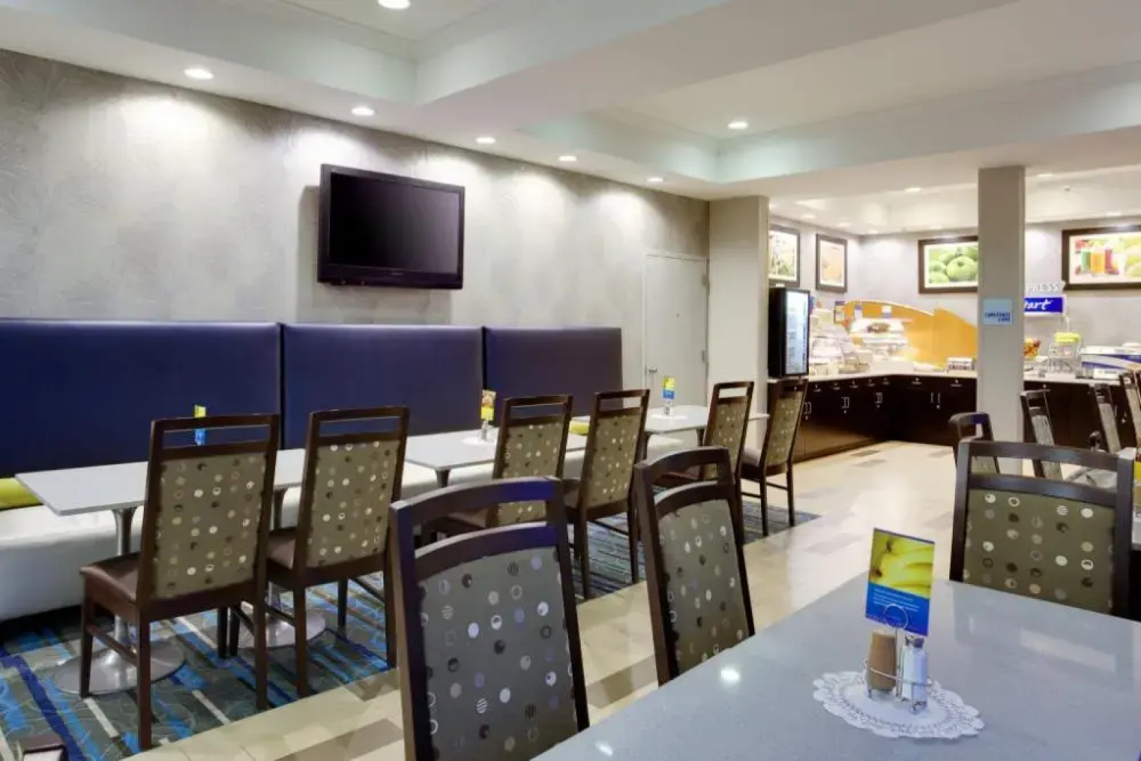 Holiday Inn Express And Suites Meadowlands Area