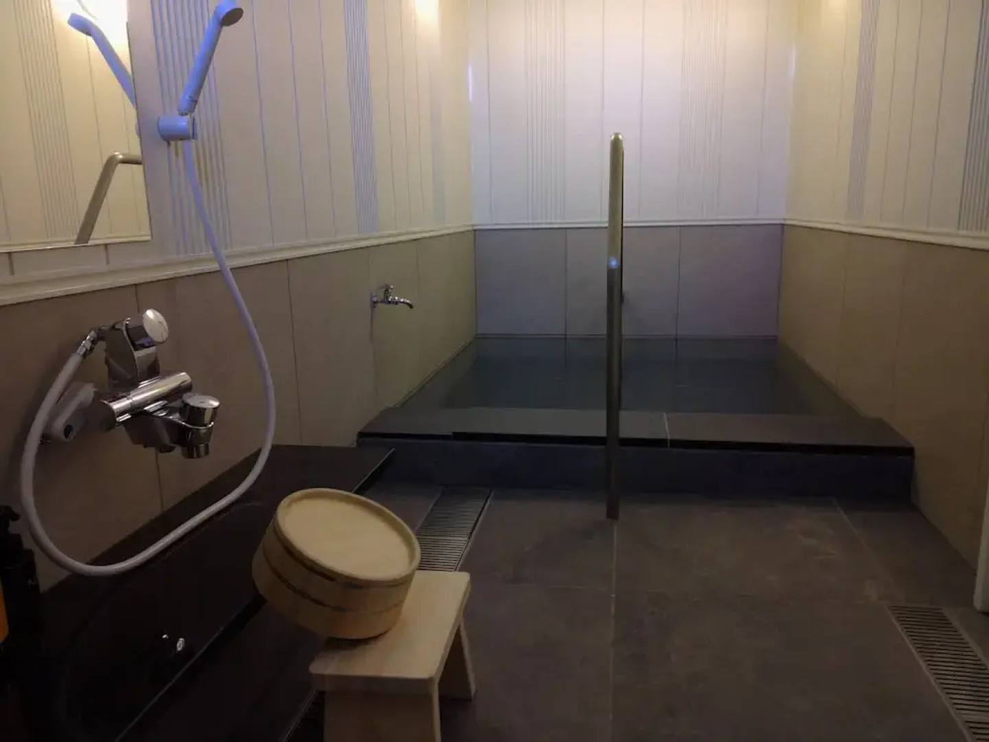 Hotel Crown Hills Goi