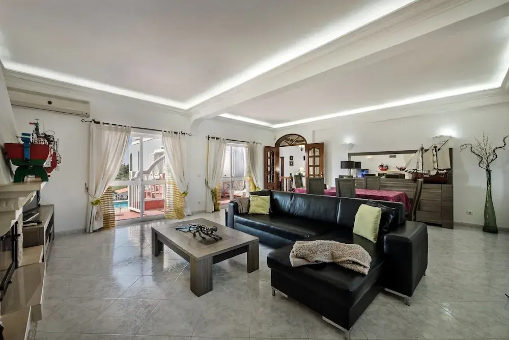 Villa Cadre - 5BR w Private Pool & Snooker Table