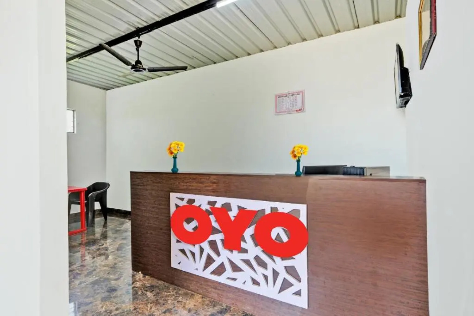 Flagship 93452 The Runway Inn Resort