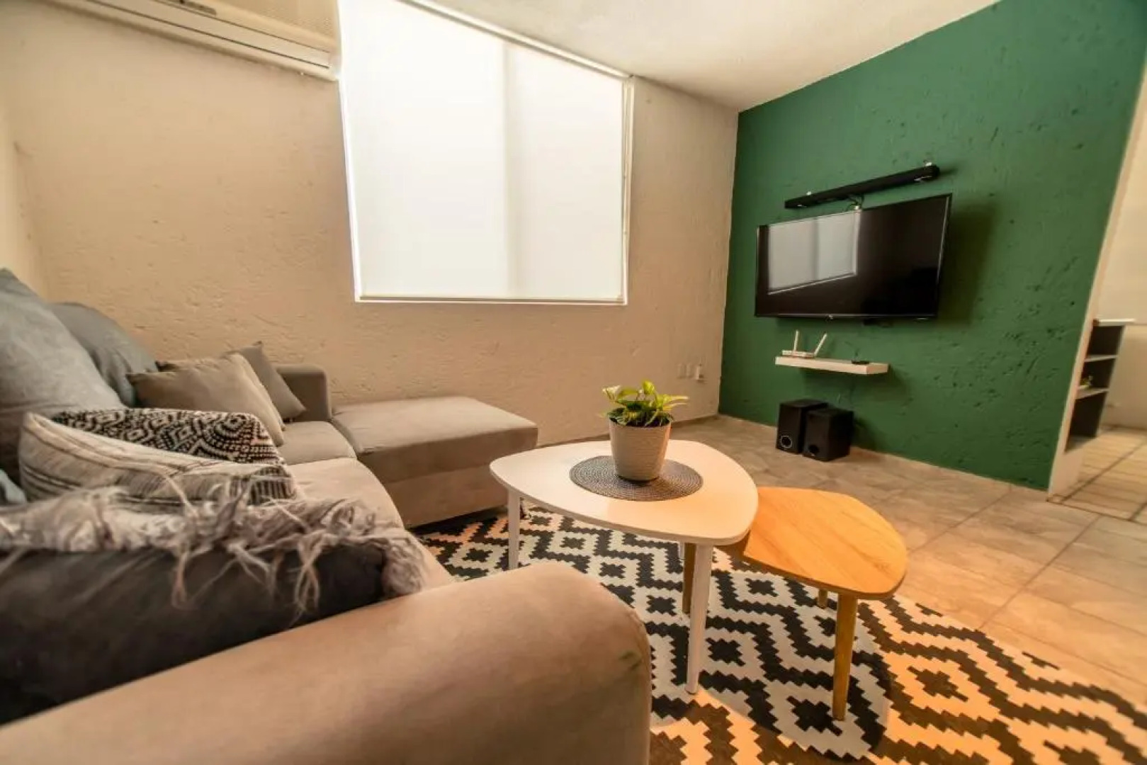 Depto. Hangar 4 col. Unidad Nacional Plaza Jalisco.