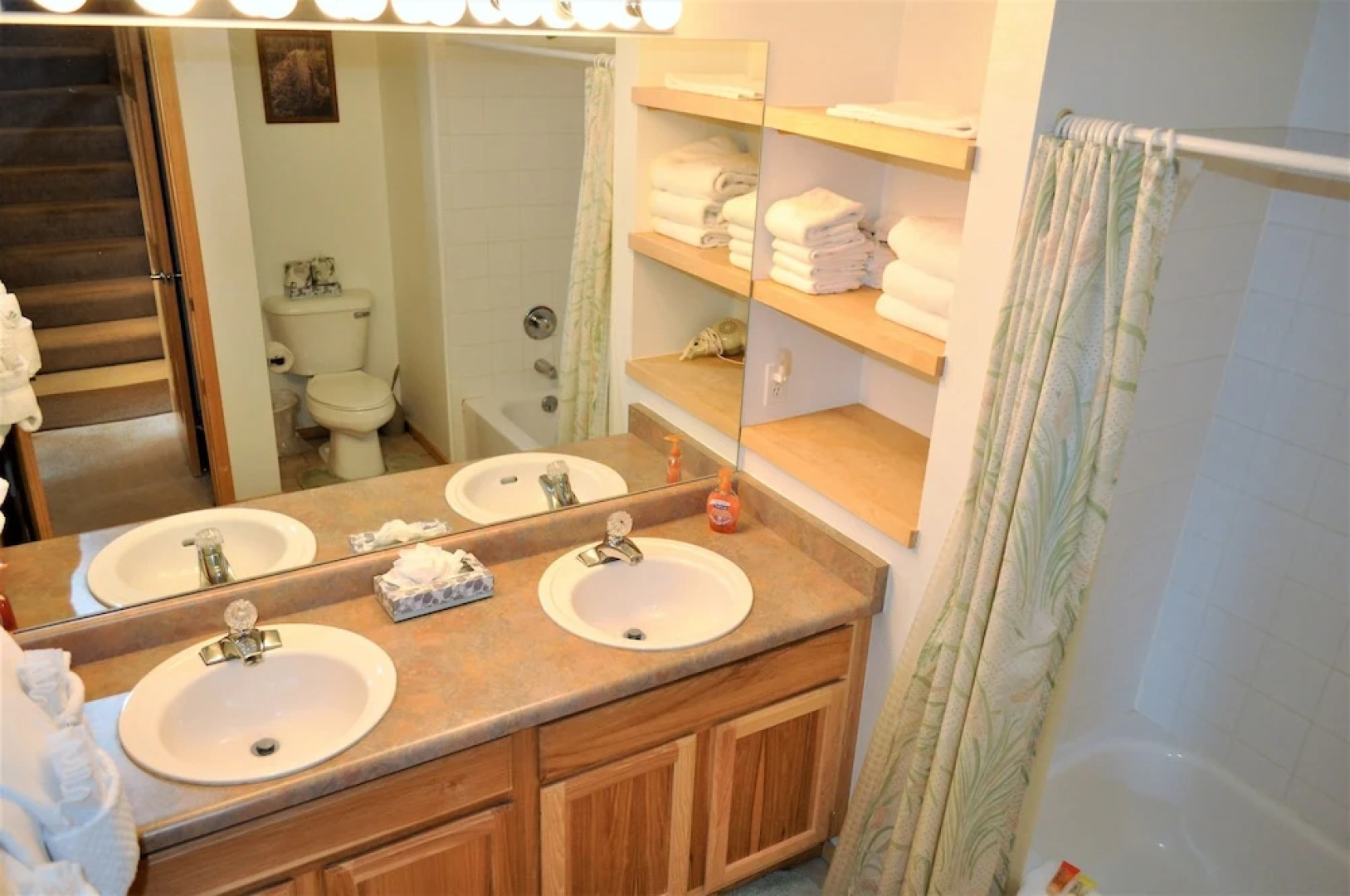 Forest Park 3 Bed 4 Bath Townhome