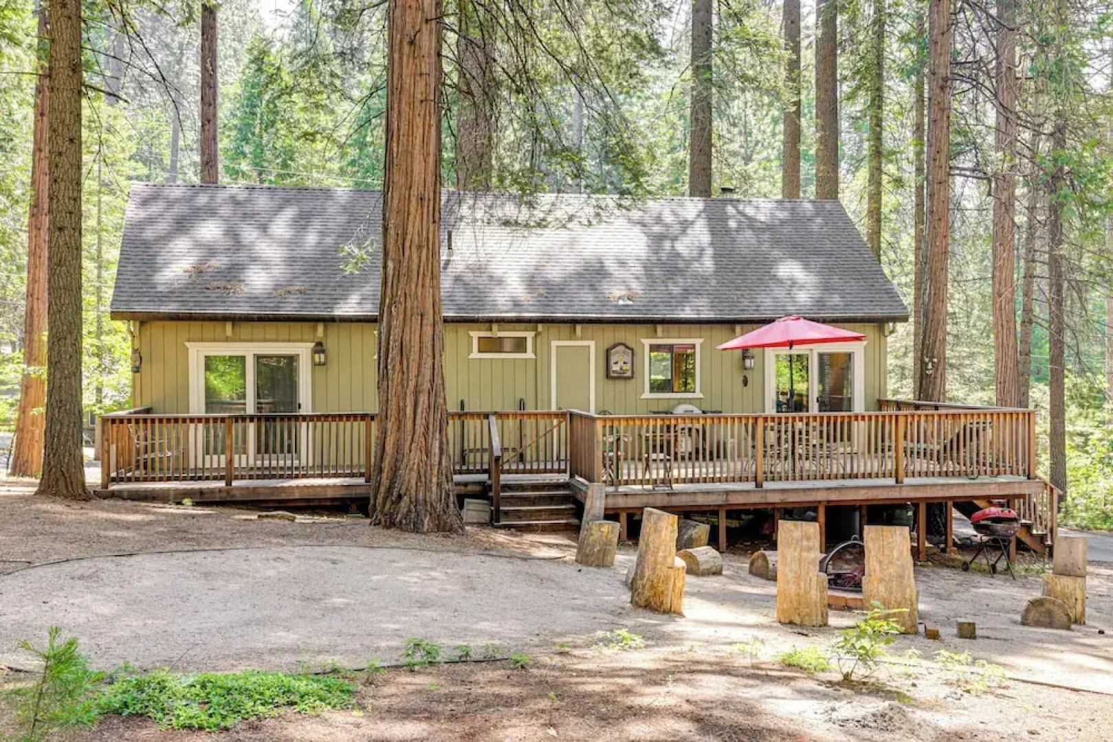 Cabin w/ Deck & Fire Pit in Blue Lake Springs!