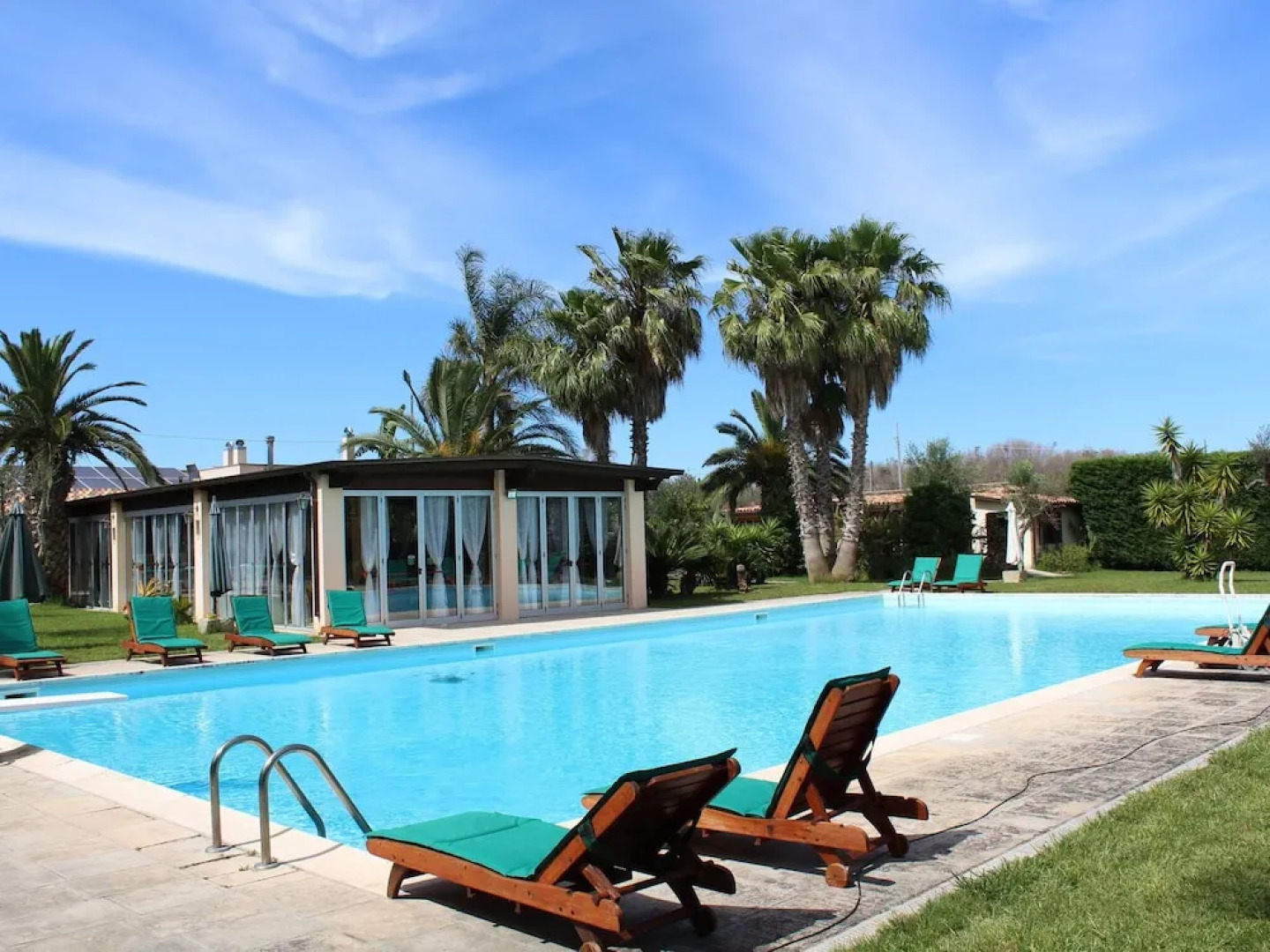 Secluded Holiday Home in Matino With Swimming Pool