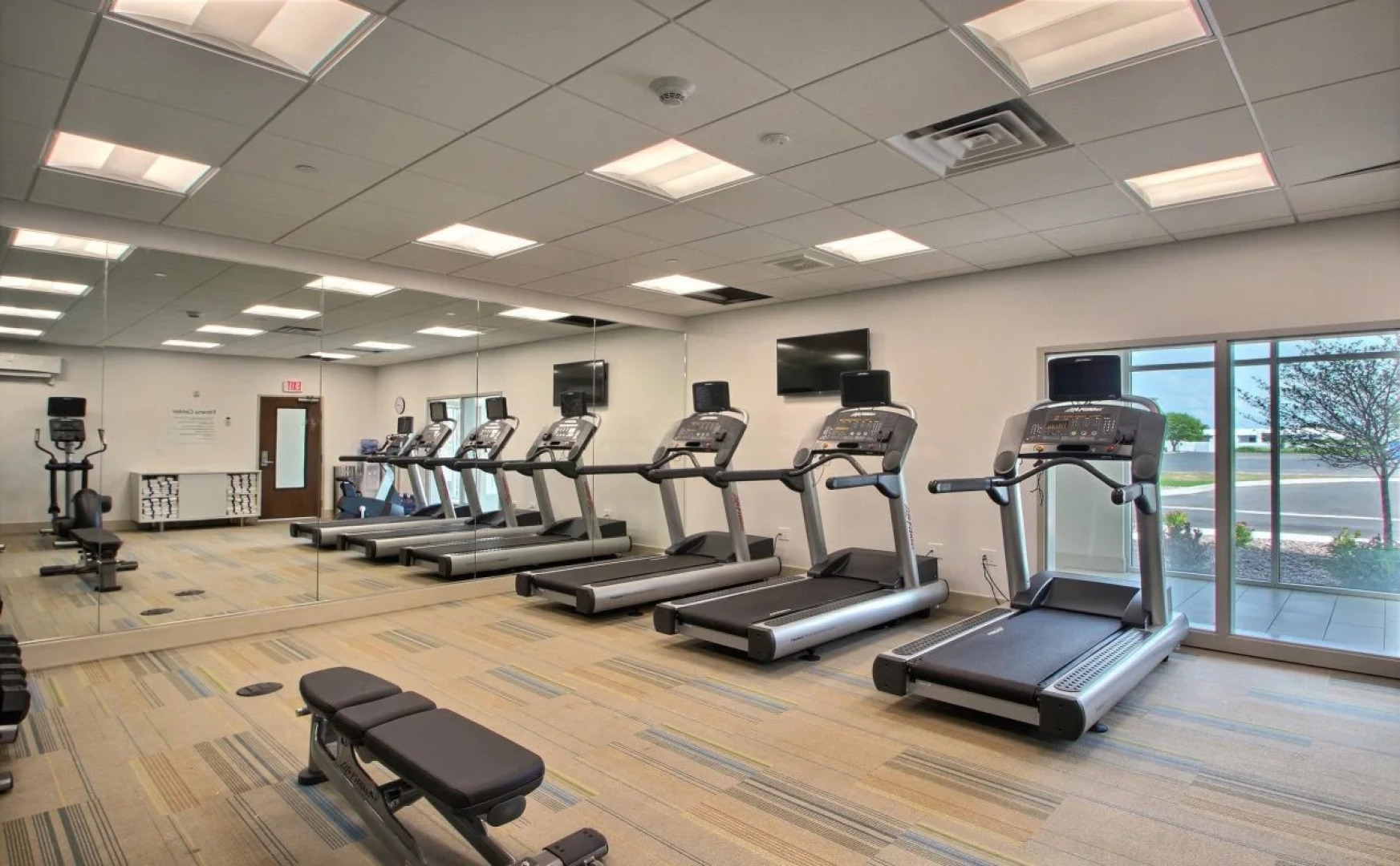 Holiday Inn Express & Suites Fond Du Lac by IHG